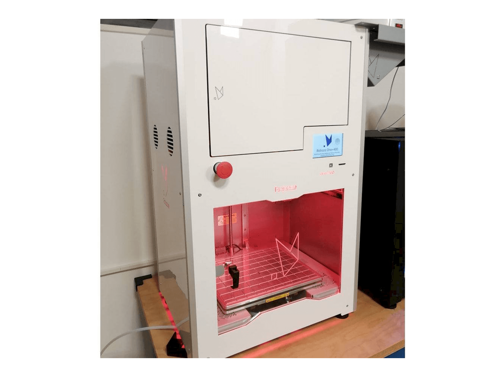 Roboze One Plus 400 Mašinos vaizdas iš priekio