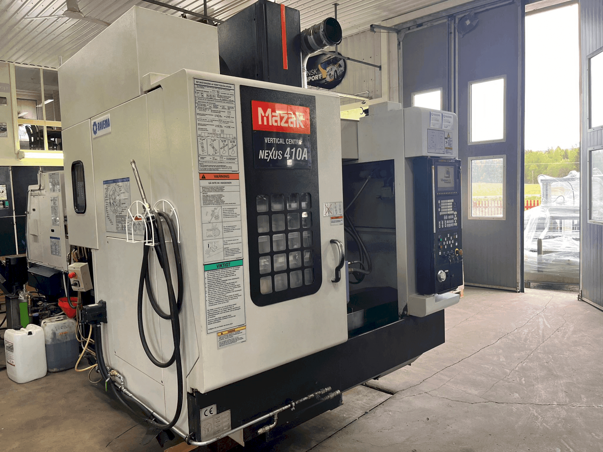 Mazak VCN-410A Mašinos vaizdas iš priekio