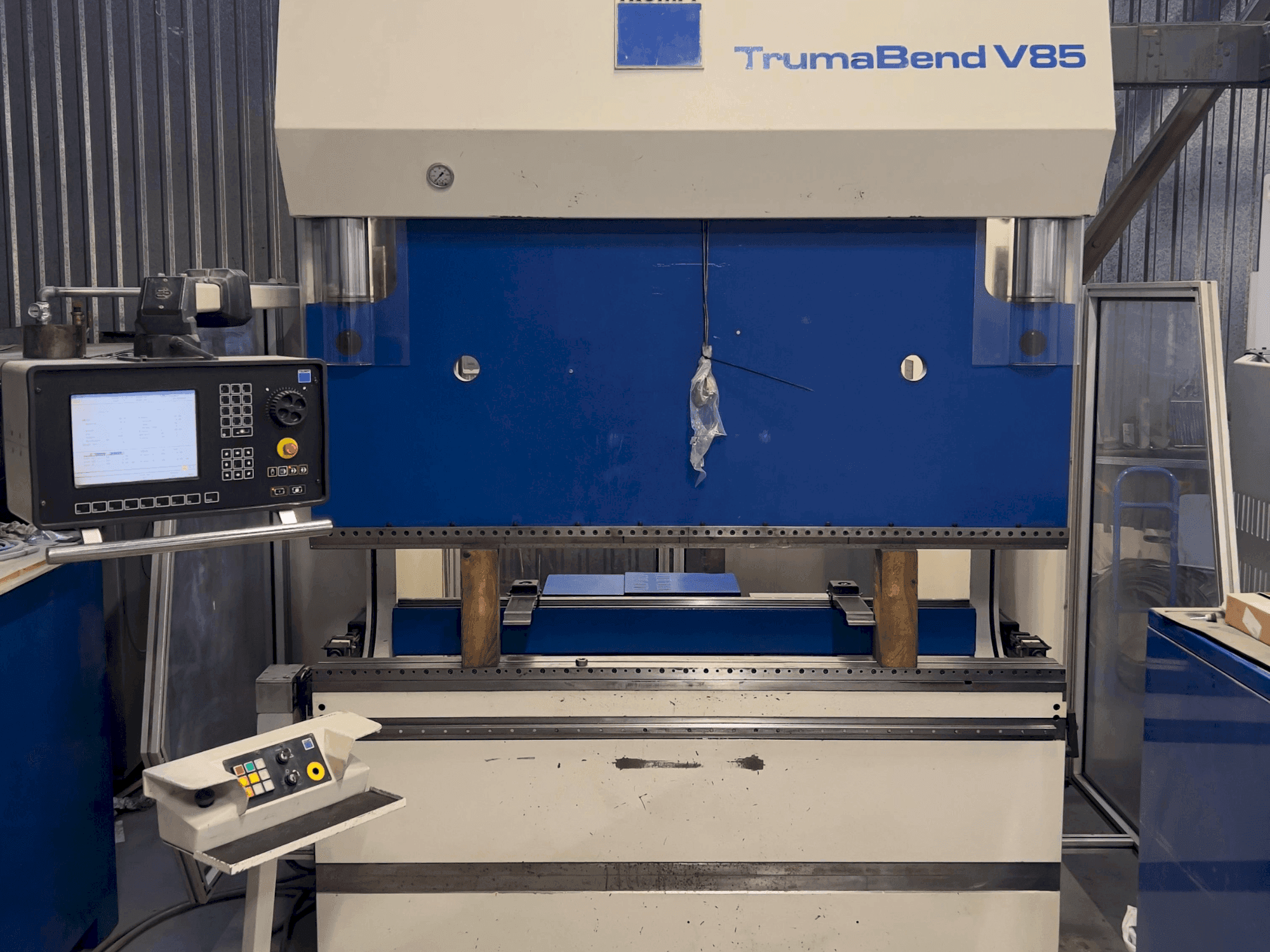 TRUMPF TrumaBend V85 Mašinos vaizdas iš priekio