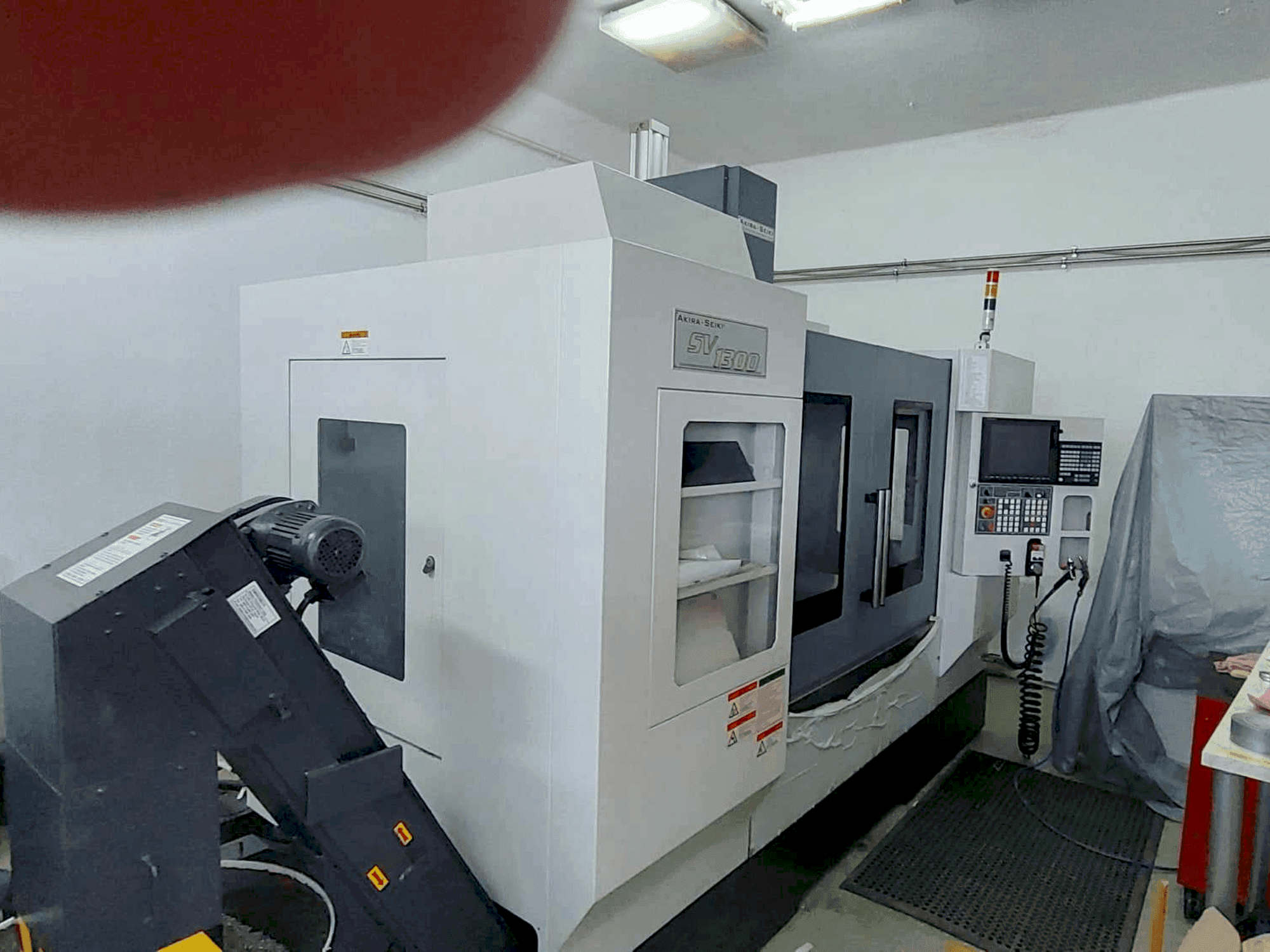 Akira Seiki SVI300 Mašinos vaizdas iš priekio