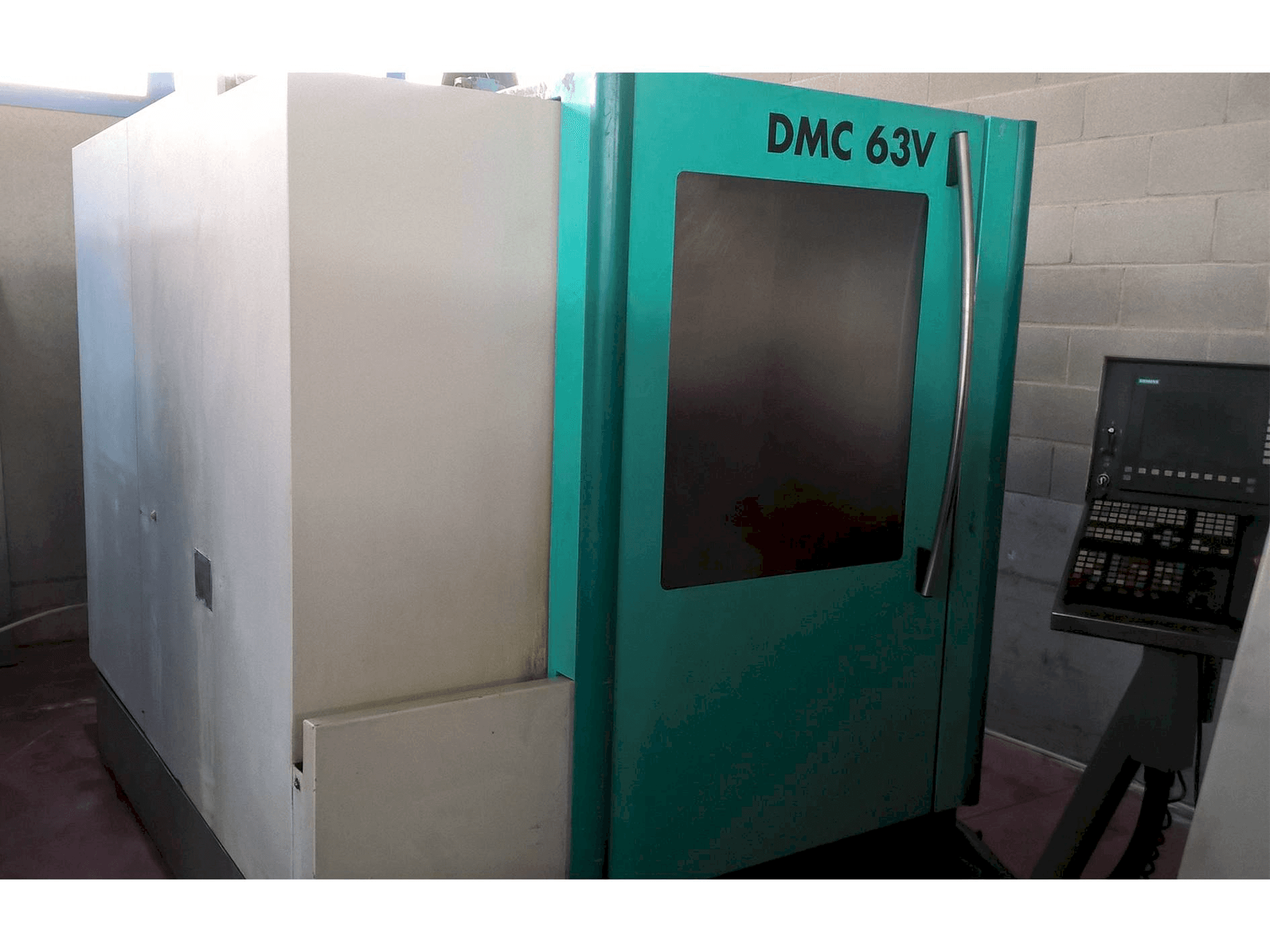 DECKEL MAHO DMC 63V Mašinos vaizdas iš priekio