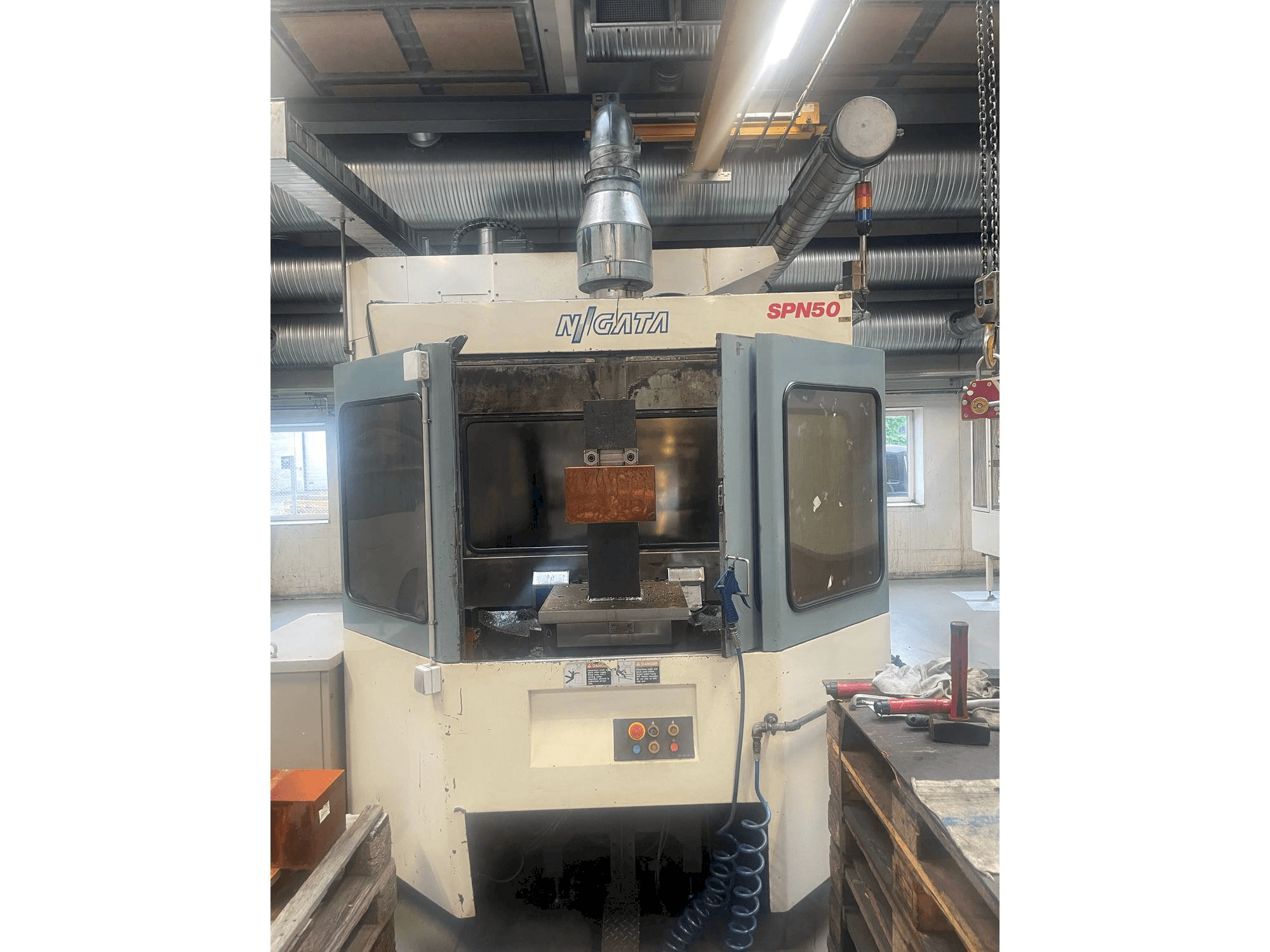 Niigata SPN 50 Mašinos vaizdas iš priekio