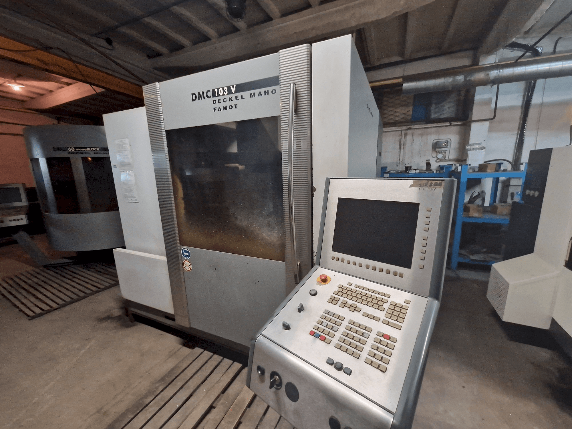 DMG DMC 103V Mašinos vaizdas iš priekio