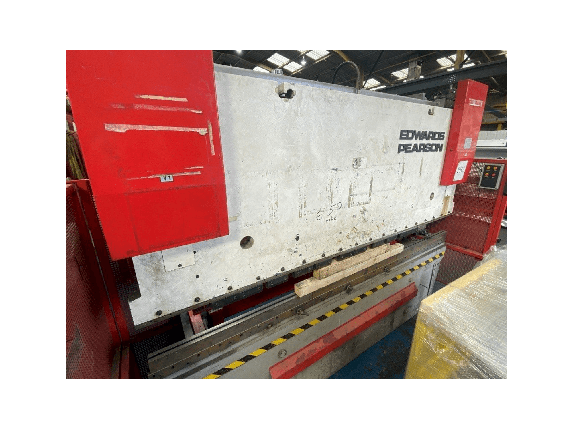 EDWARDS PEARSON PR6 100/3100 Mašinos vaizdas iš priekio