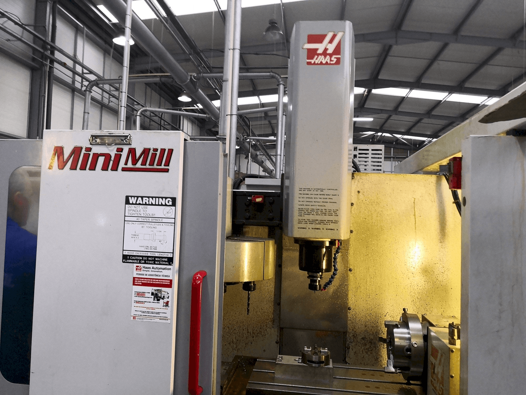 HAAS Mini Mill CE Mašinos vaizdas iš priekio