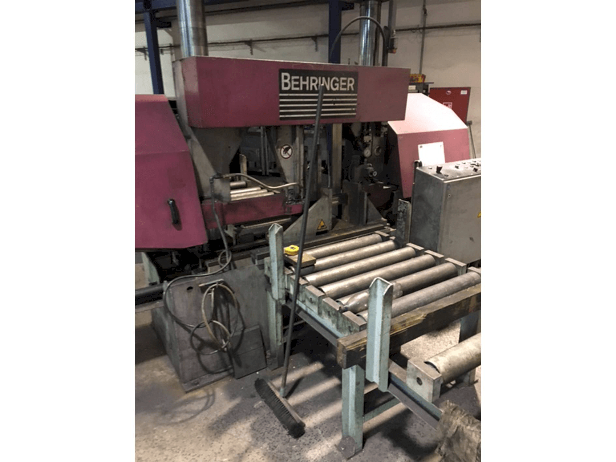 Behringer HBP 530 Mašinos vaizdas iš priekio