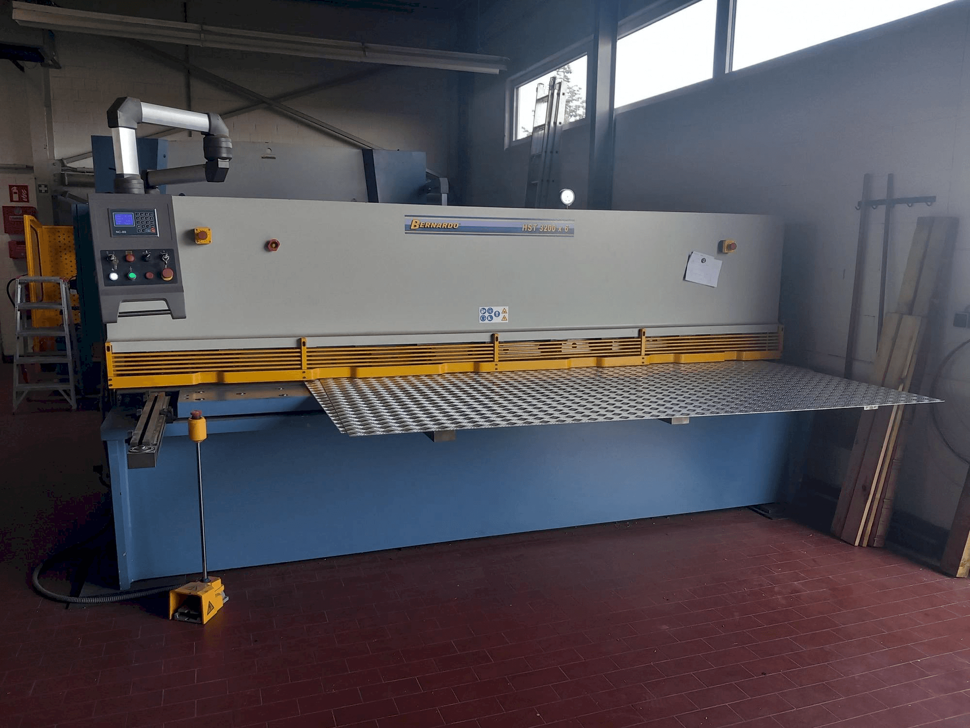 Bernardo HST-3200X6 Mašinos vaizdas iš priekio