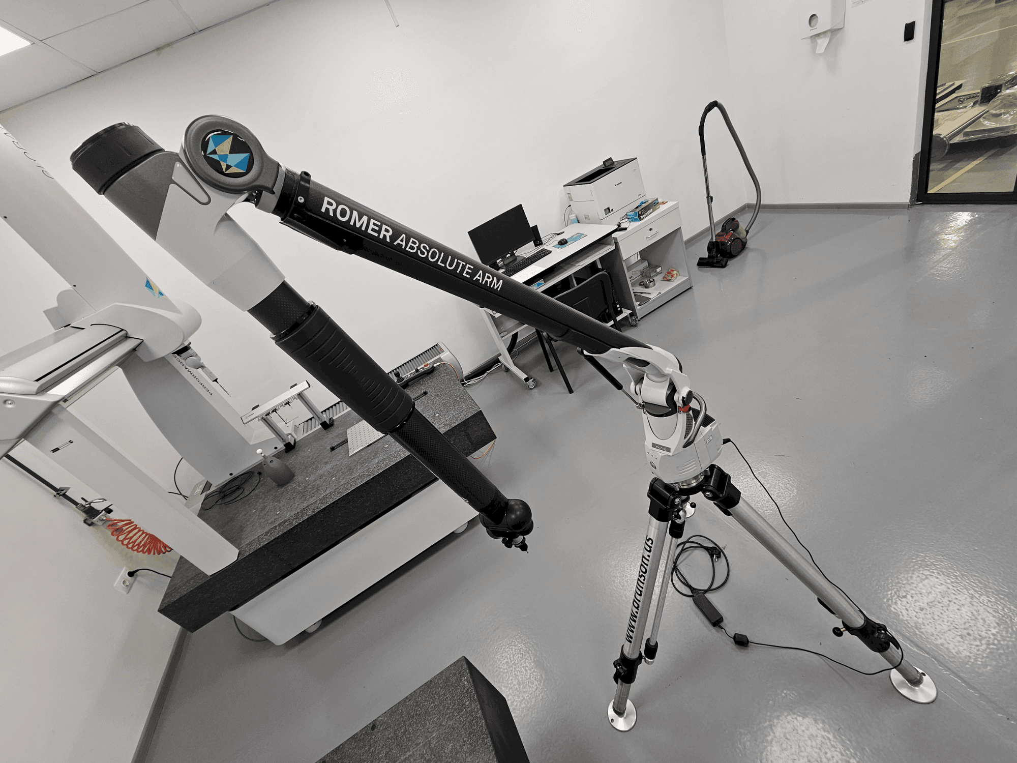 ROMER Absolute Arm 7730 Mašinos vaizdas iš priekio