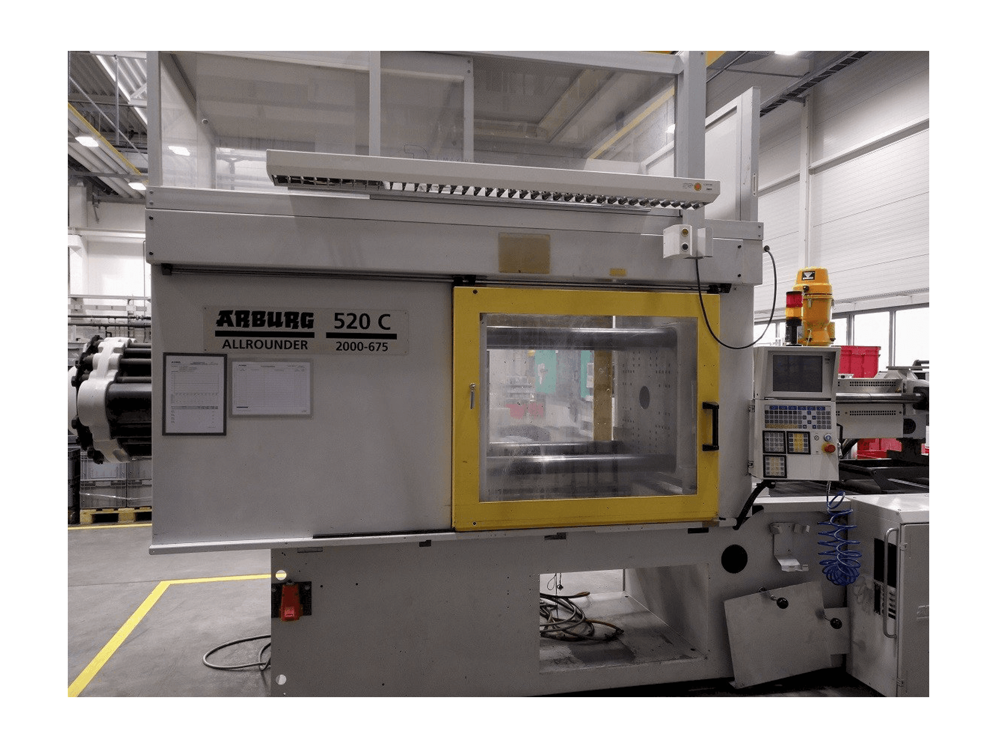 Arburg 520 C 2000–675 Mašinos vaizdas iš priekio