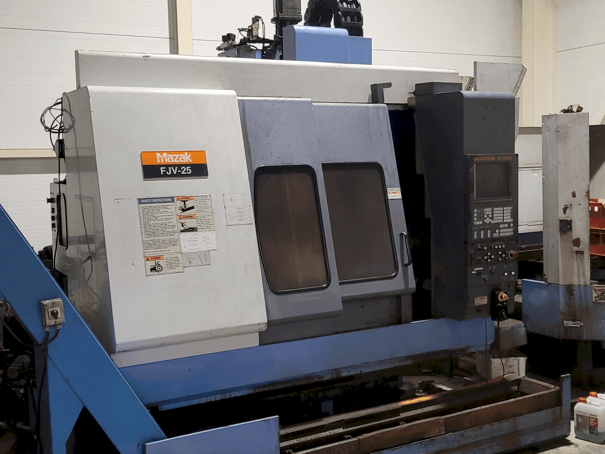 Mazak FJV-25 Mašinos vaizdas iš priekio