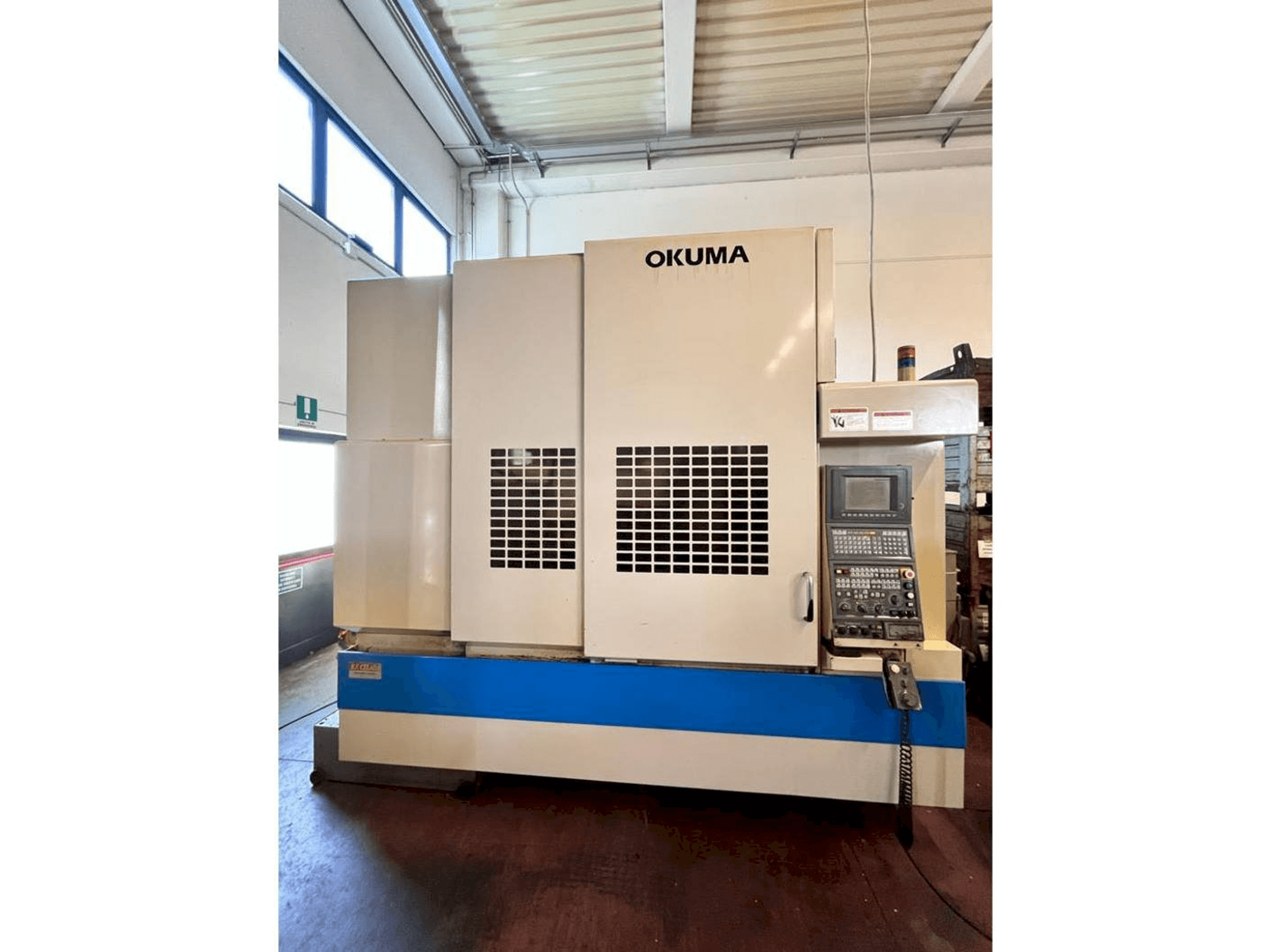 Okuma MX55 VA Mašinos vaizdas iš priekio