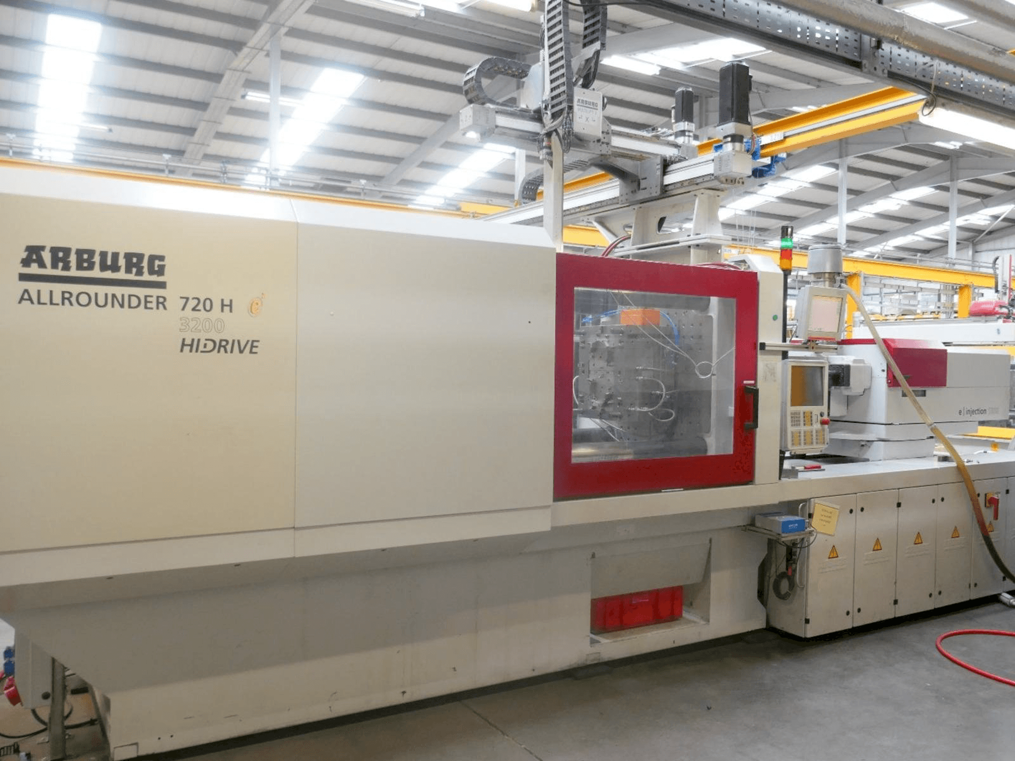 Arburg Allrounder 720H 3200 1300 Mašinos vaizdas iš priekio