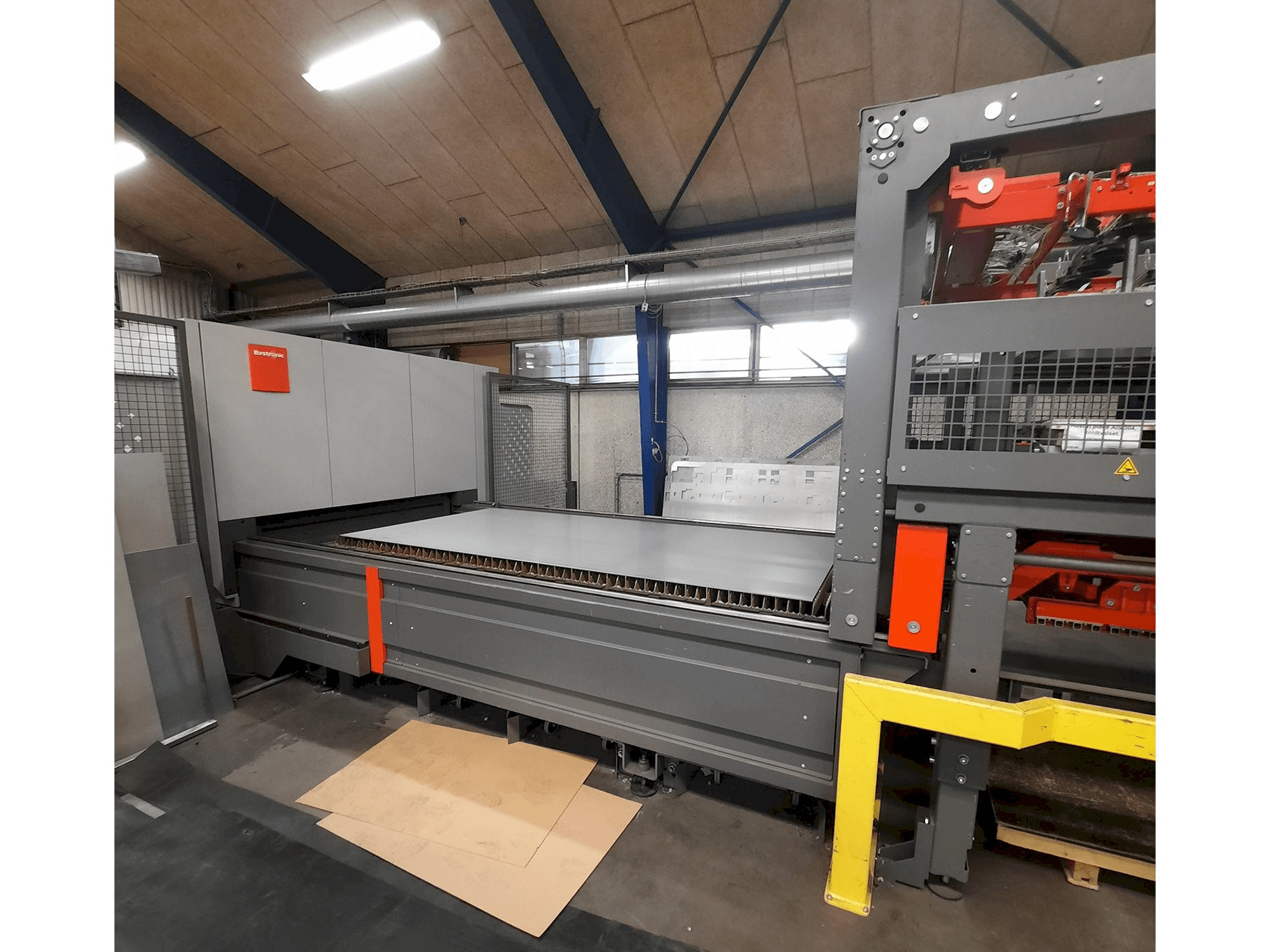 Bystronic Bystar Fiber 3015 6KW + ByTrans Extended Mašinos vaizdas iš priekio