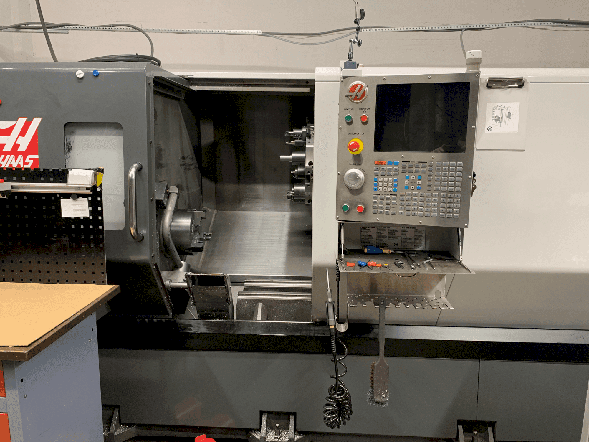 HAAS ST-30Y Mašinos vaizdas iš priekio