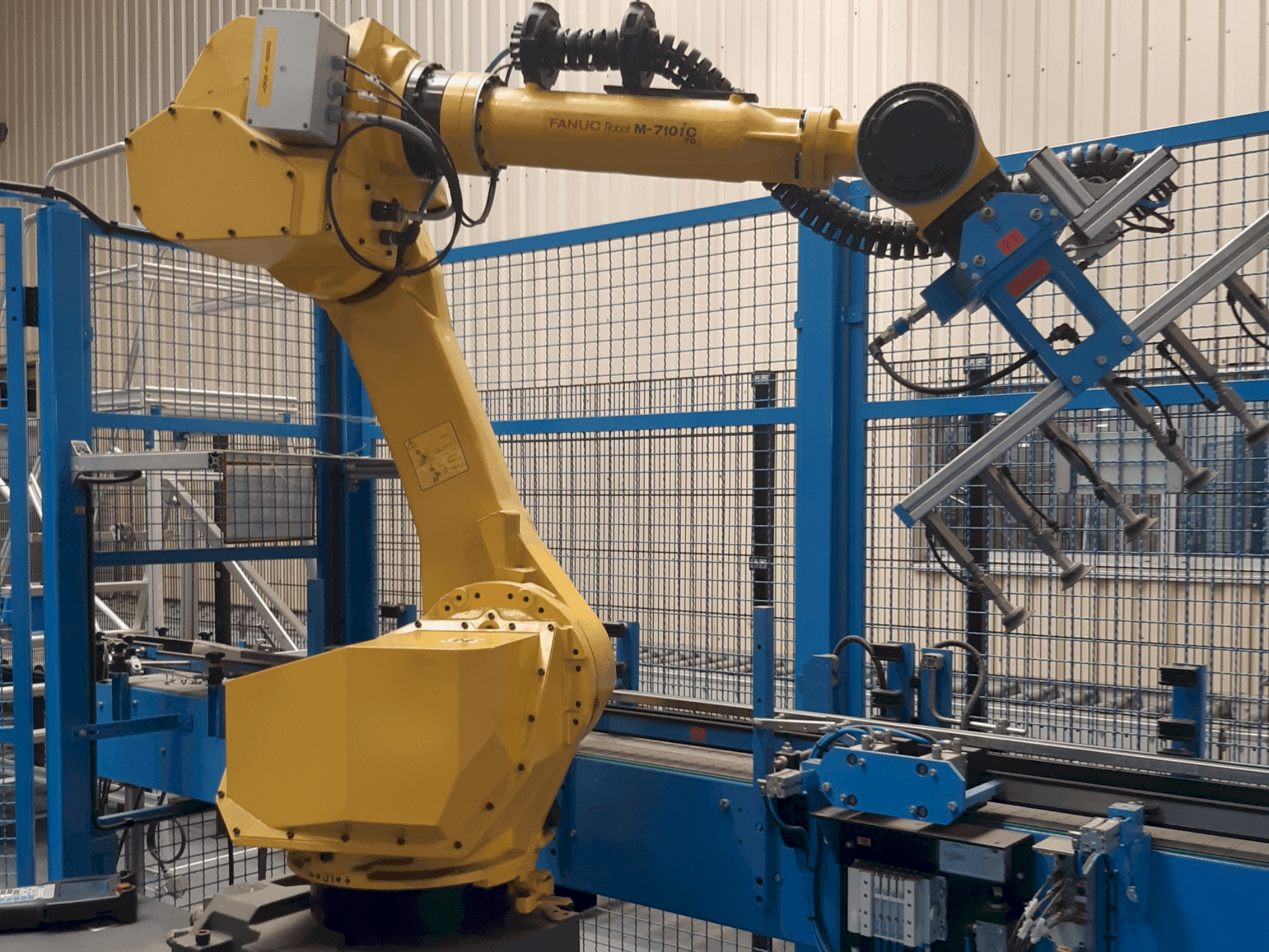 FANUC M-710iC Mašinos vaizdas iš priekio
