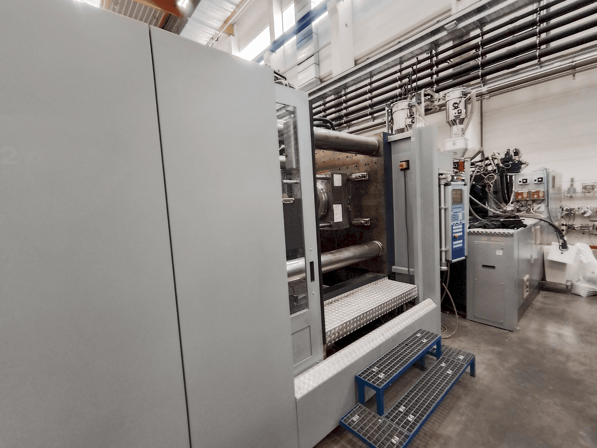 Battenfeld HM 8000/4500 + 4500 BMB 4 Mašinos vaizdas iš priekio