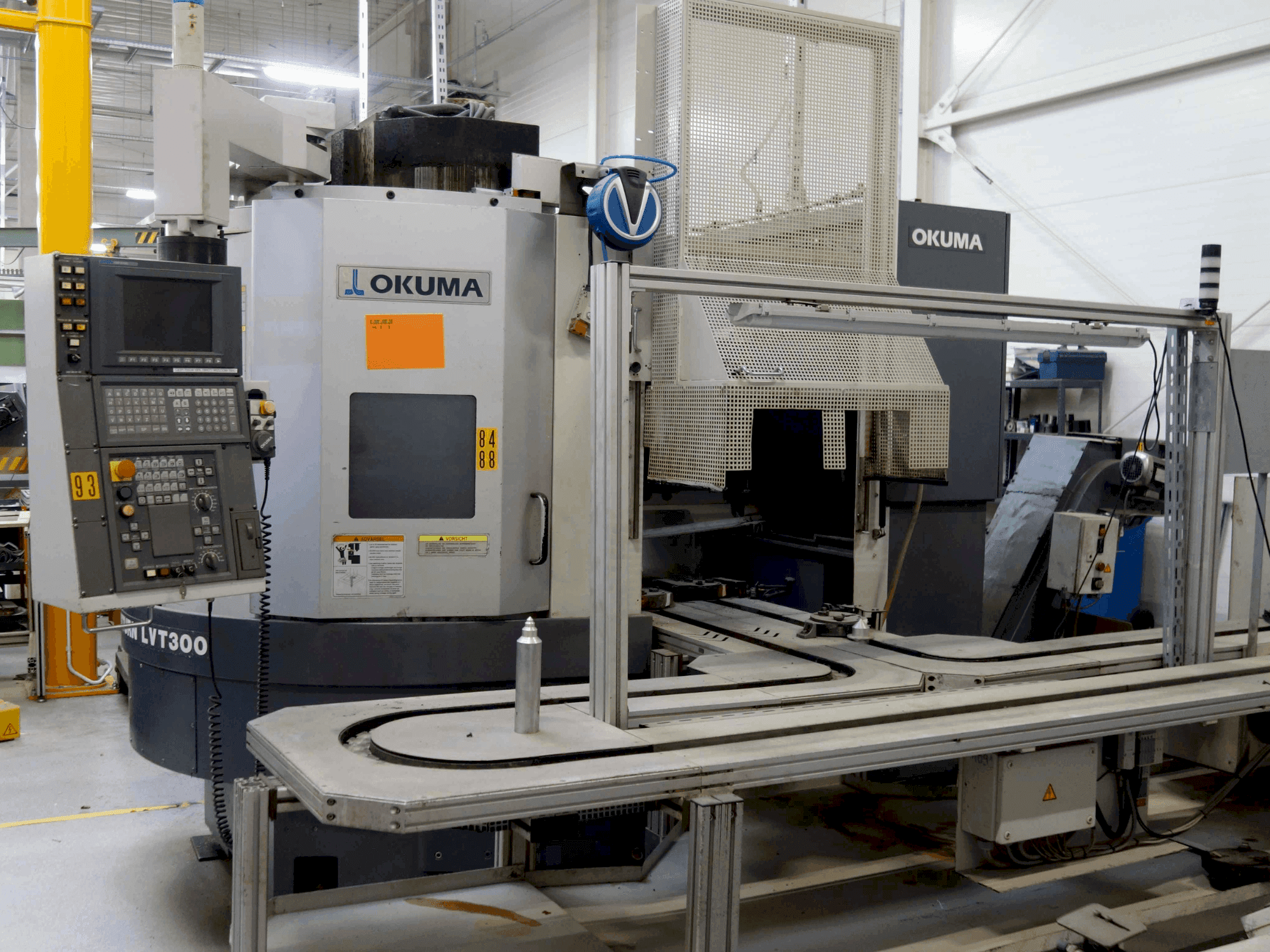 Okuma LVT 300 Mašinos vaizdas iš priekio