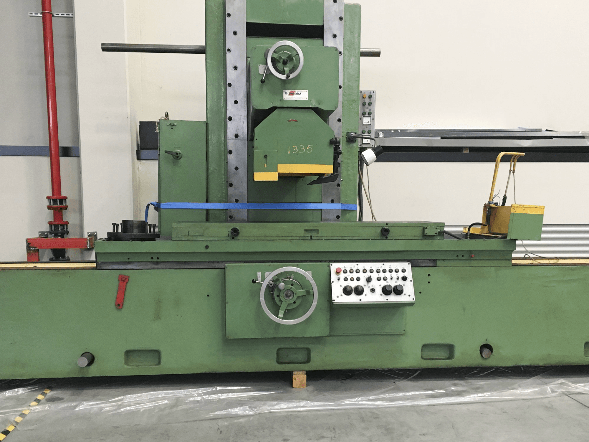 Inter-plast 3 D 725 Mašinos vaizdas iš priekio