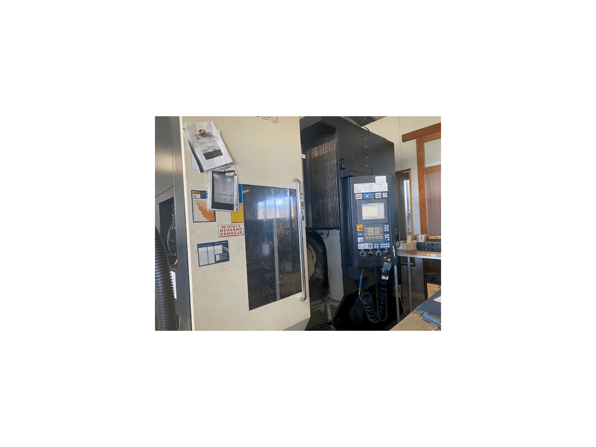 Makino D500 Mašinos vaizdas iš priekio