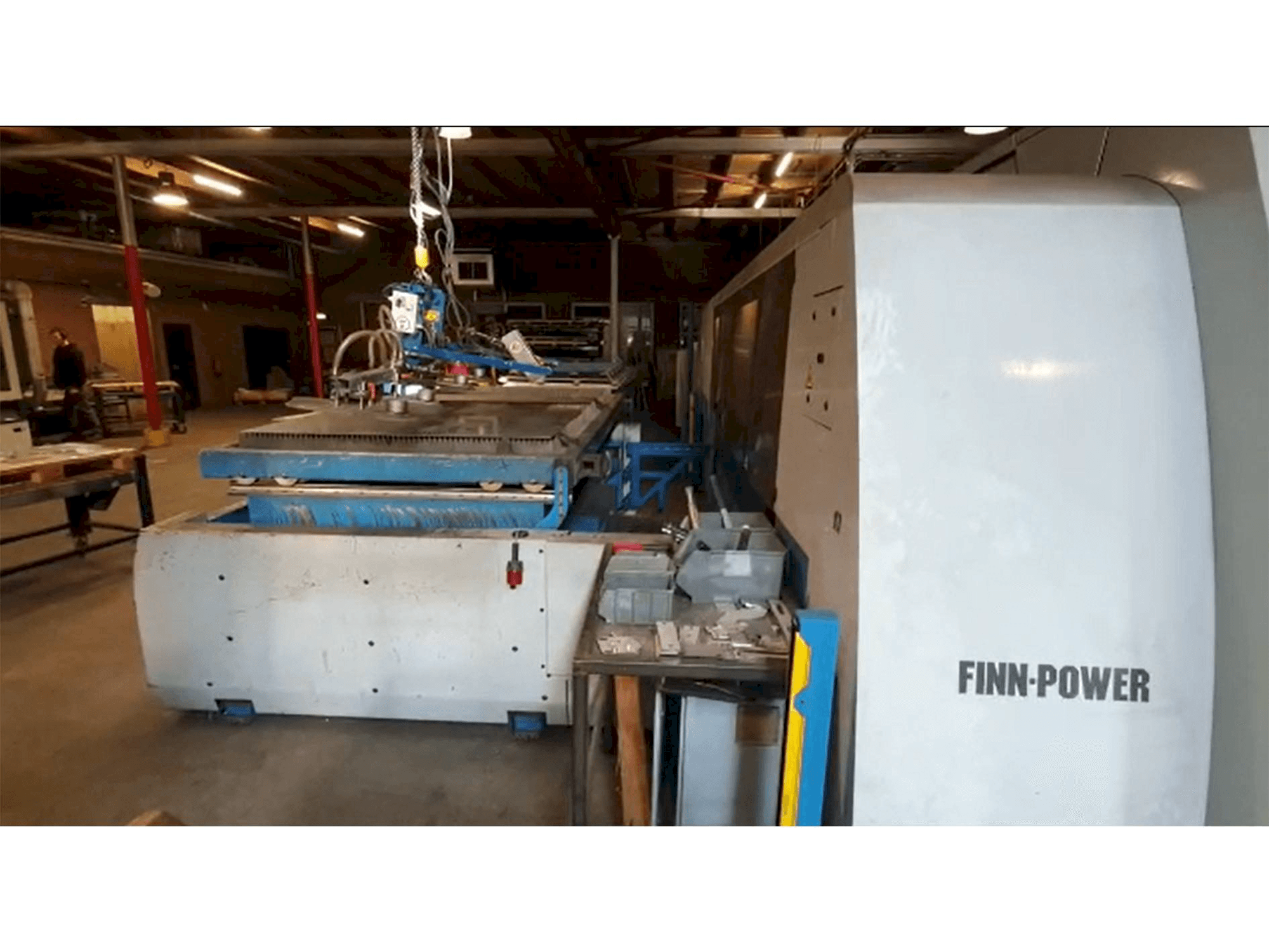 Finn-Power L6 4kW CO2 Mašinos vaizdas iš priekio