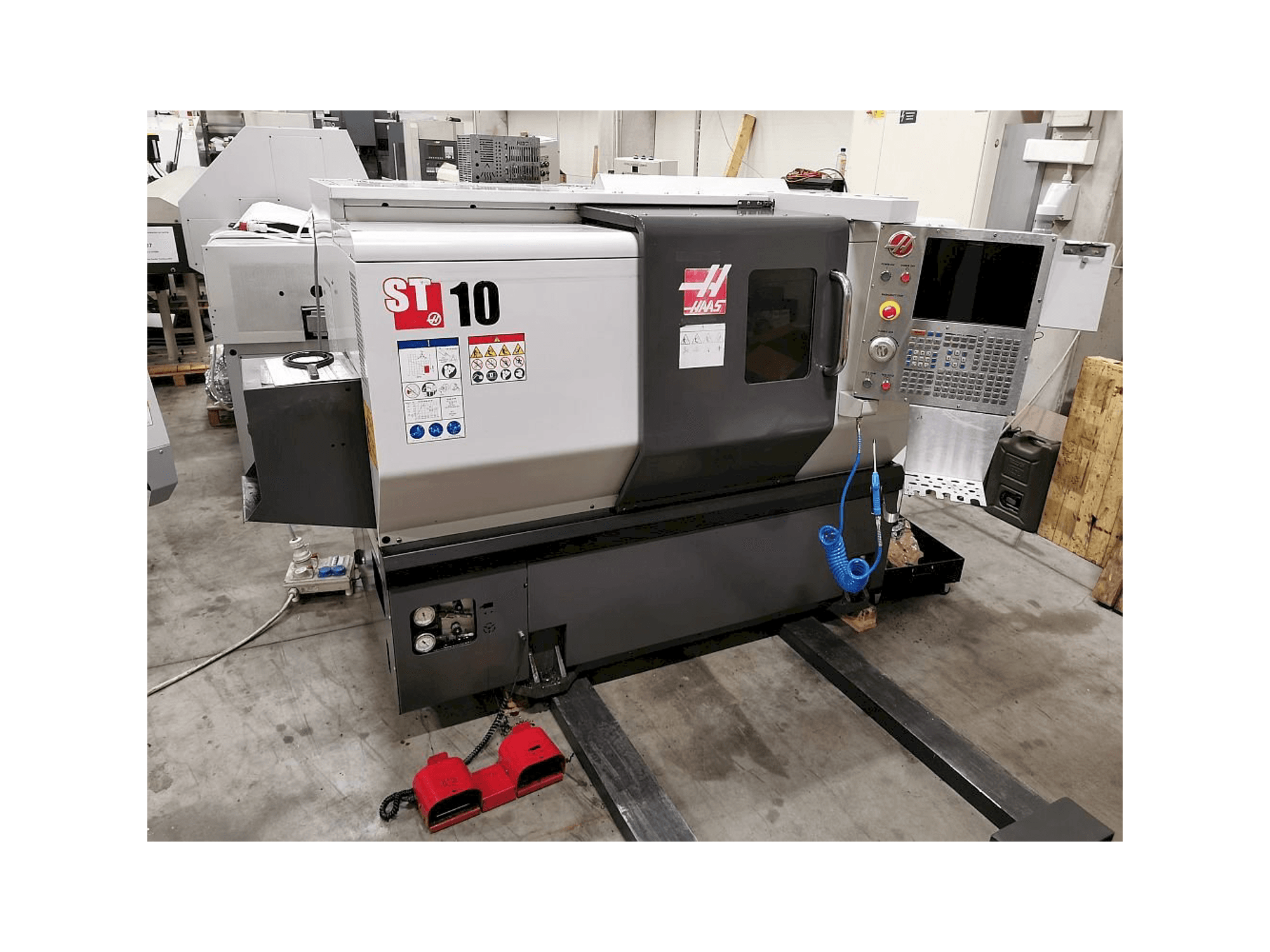 HAAS ST 10 Mašinos vaizdas iš priekio