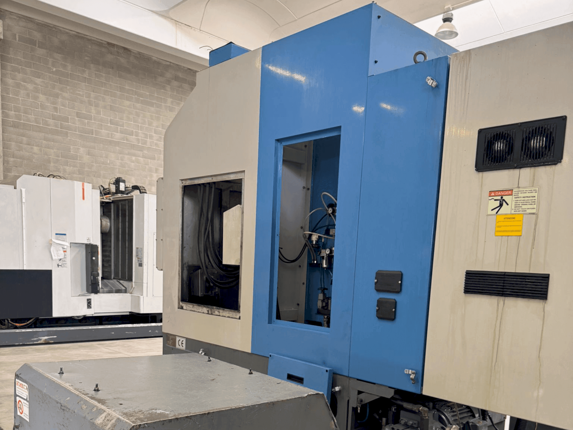 HYUNDAI KIA Hyundai HiT V5R Mašinos vaizdas iš priekio