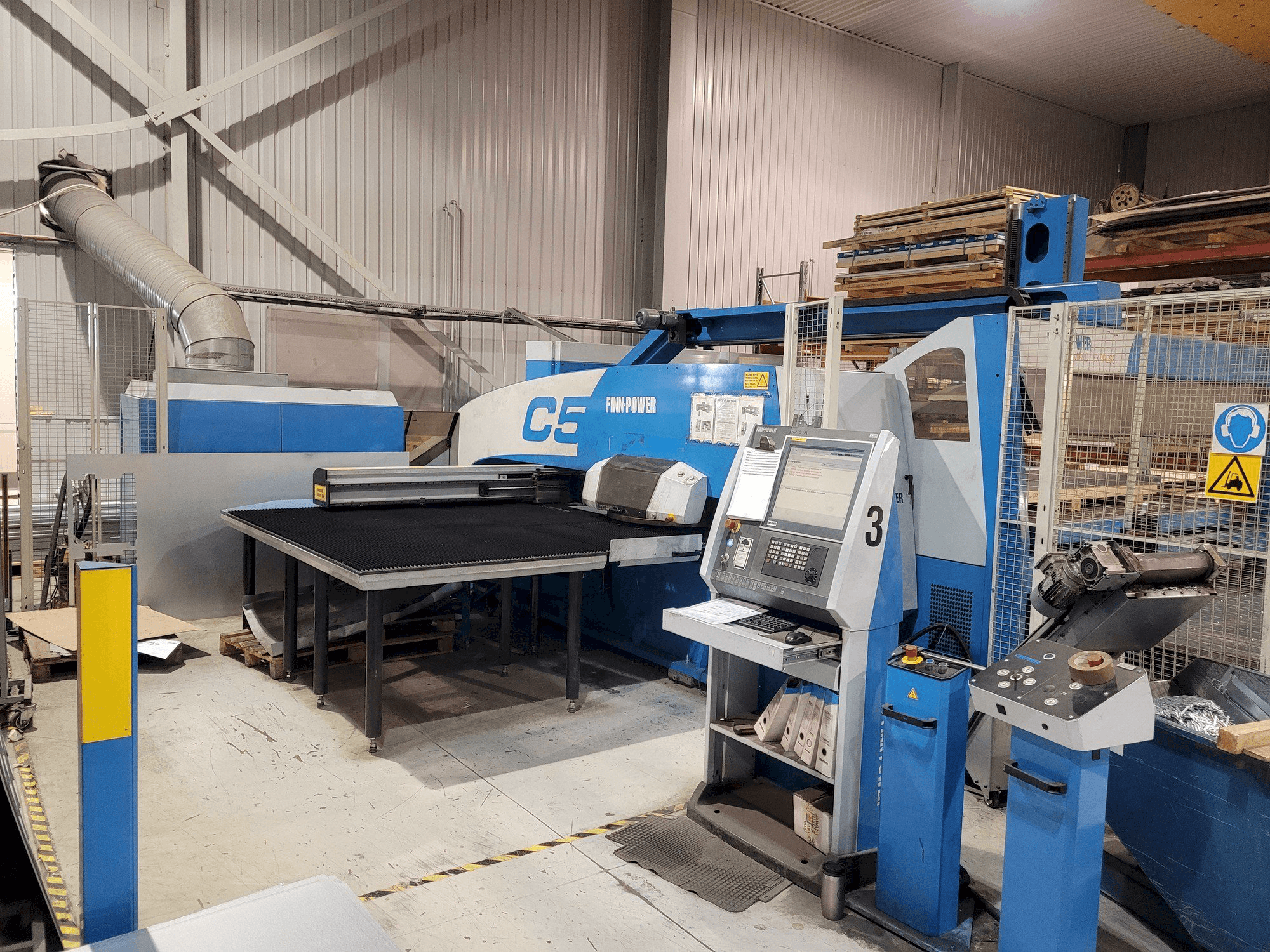 Finn-Power C5 12 43 with Compact Express Mašinos vaizdas iš priekio