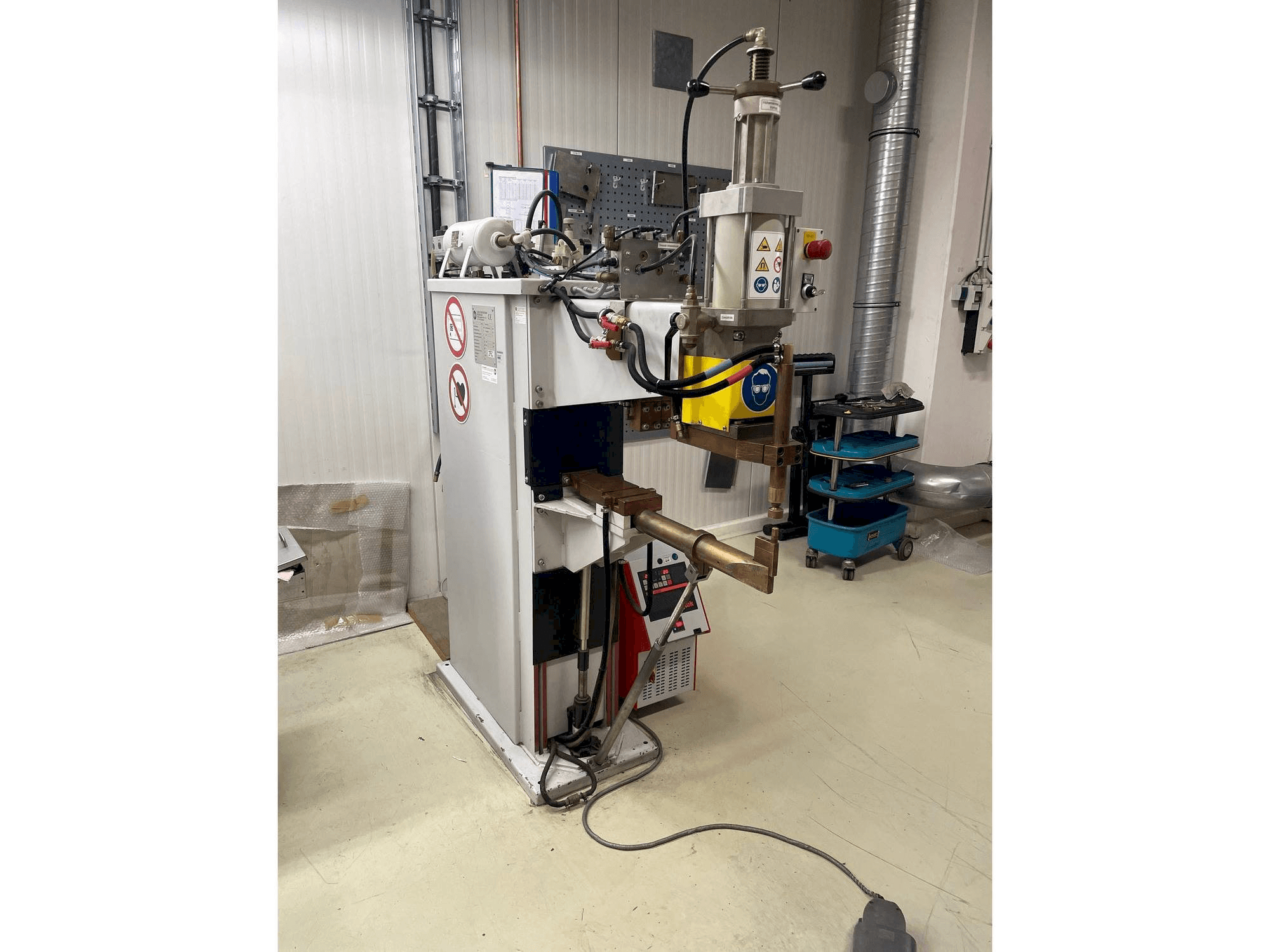 ESD 8212 S Mašinos vaizdas iš priekio