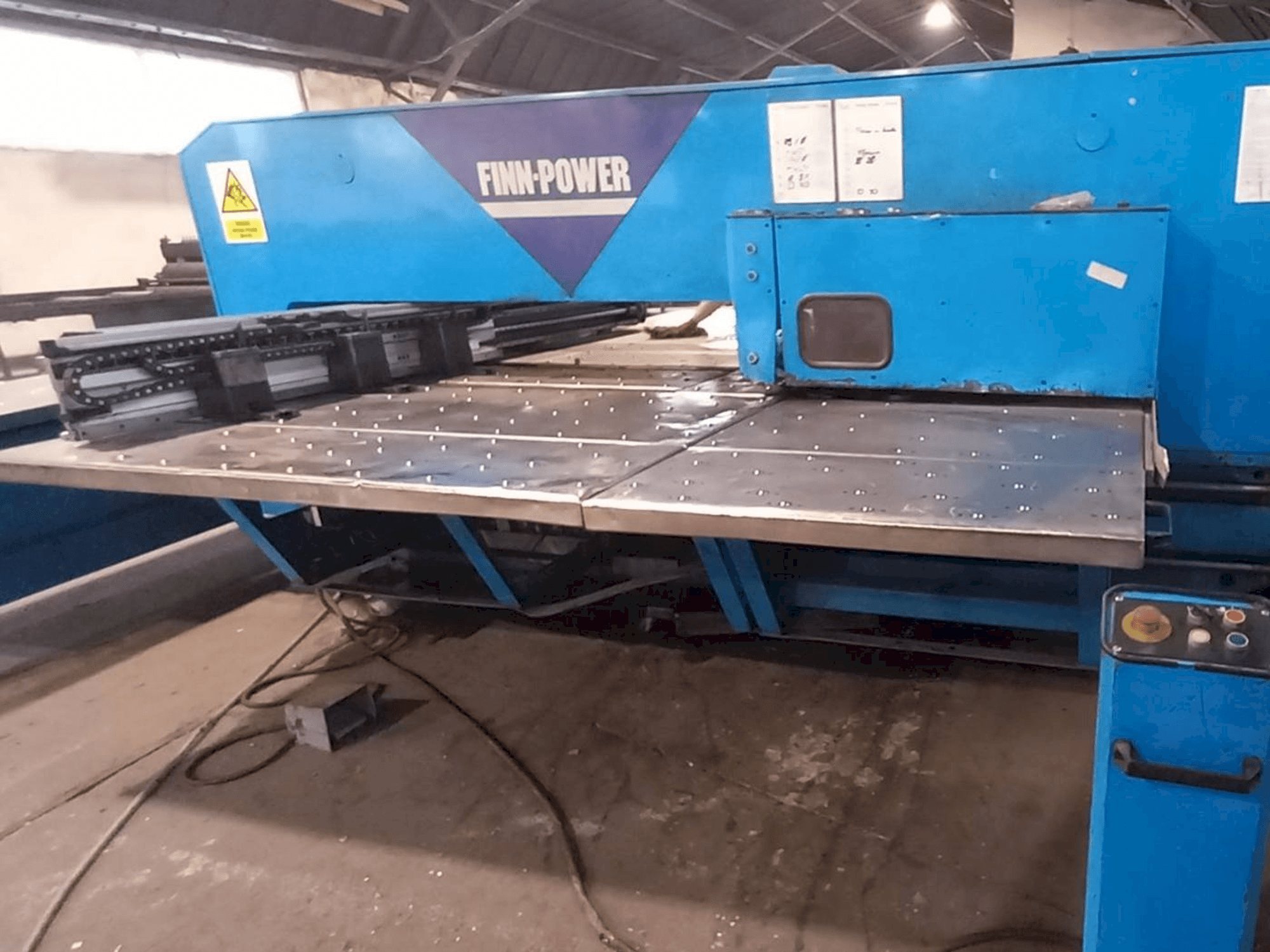 Finn-Power TP2515I/21/AM Mašinos vaizdas iš priekio