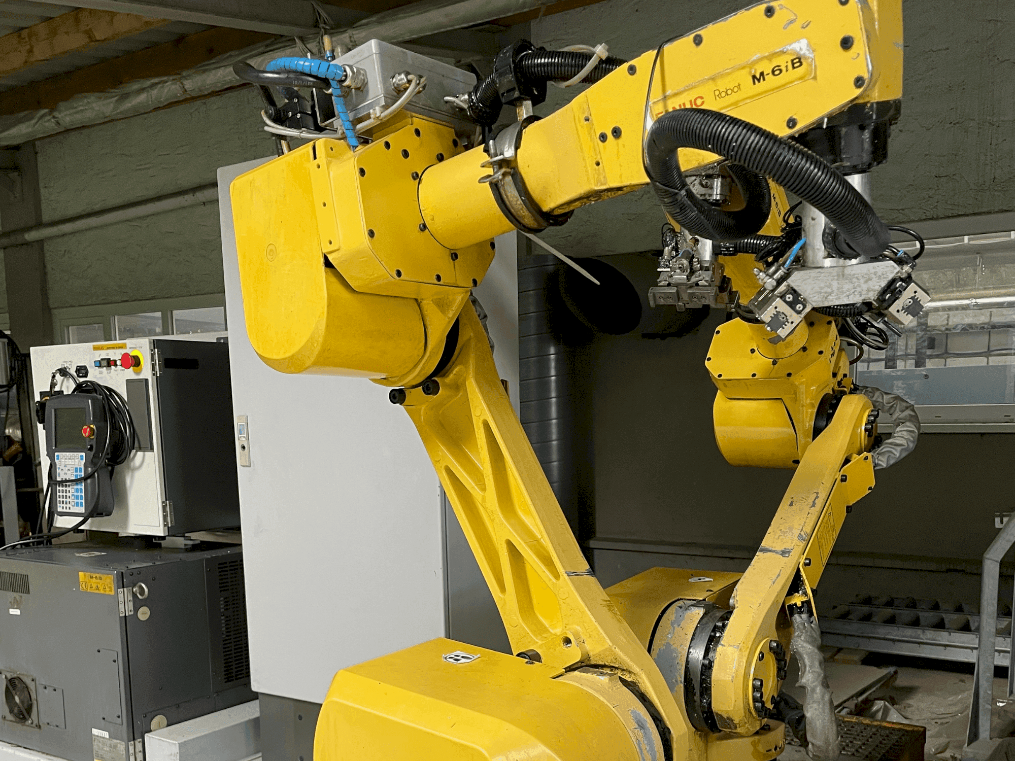 FANUC M-6iB Mašinos vaizdas iš priekio