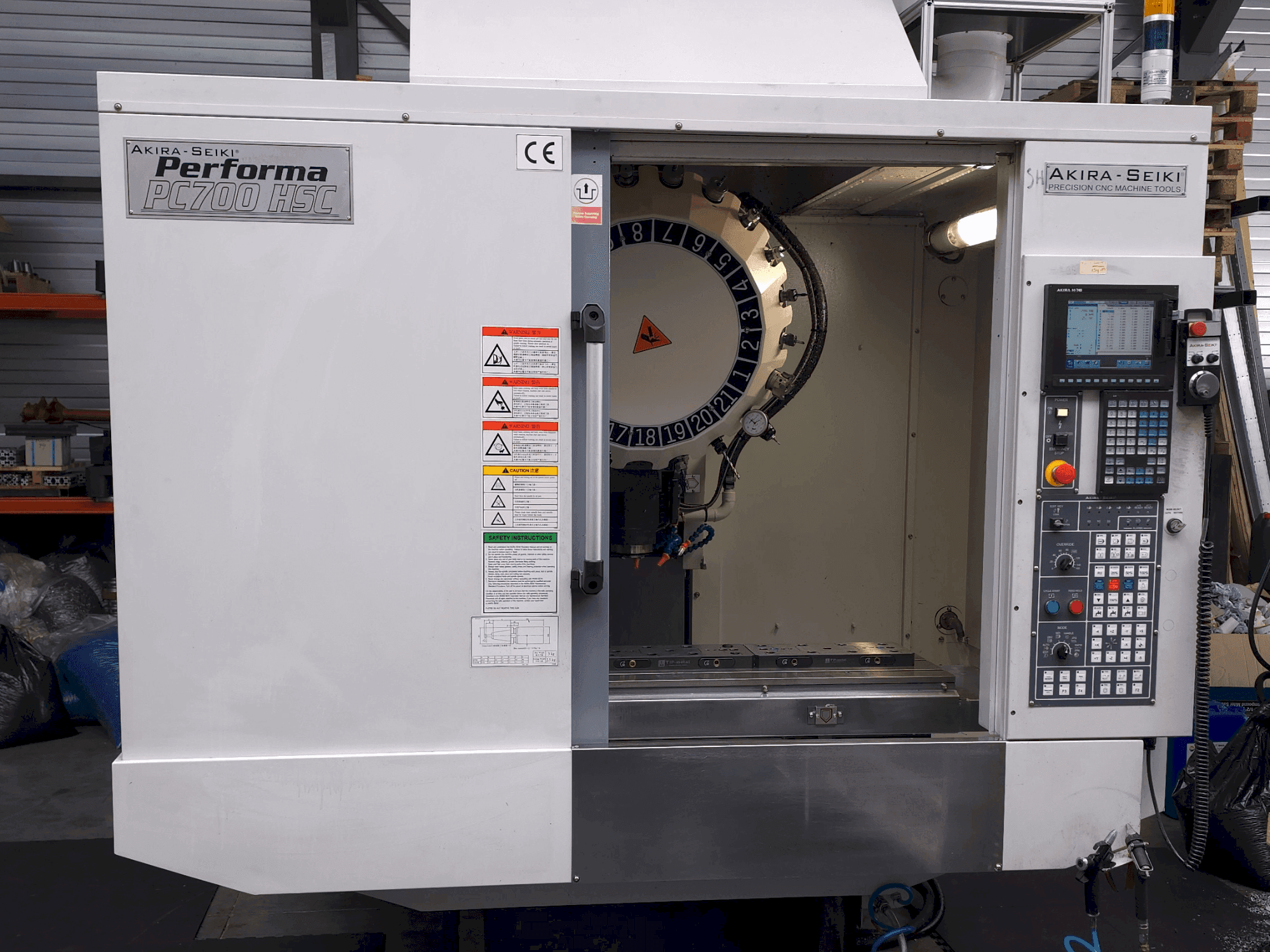 Akira Seiki PC700HSC Mašinos vaizdas iš priekio