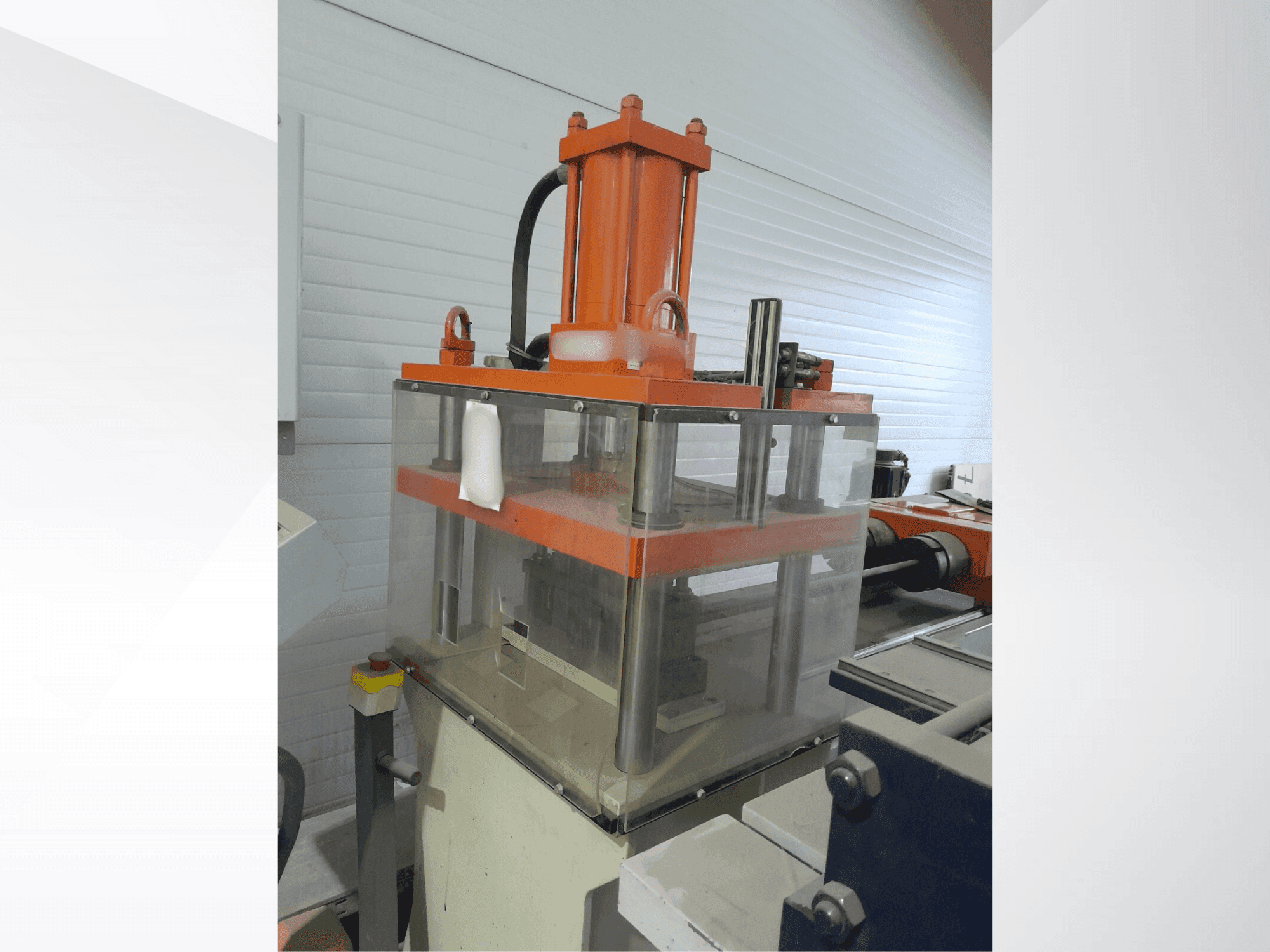 UZMA MAKINA PDM 30 Mašinos vaizdas iš priekio