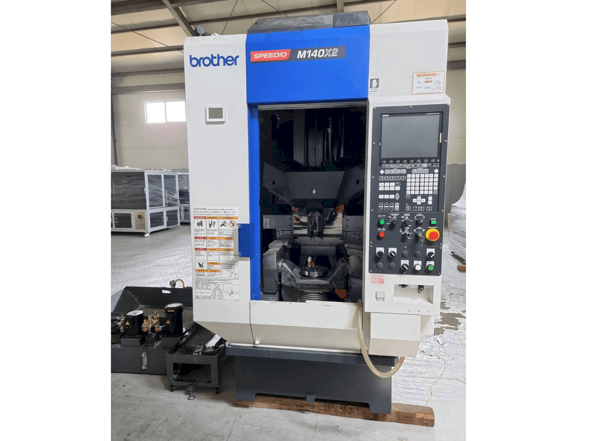 Brother SPEEDIO M140X2 Mašinos vaizdas iš priekio