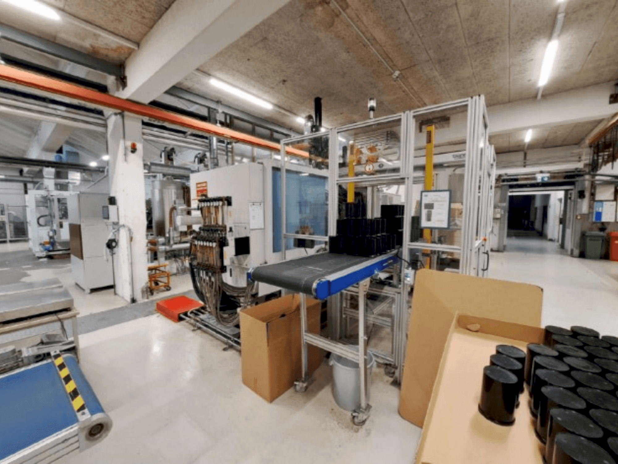 WITTMANN TM Xpress 270/2250 Unilopg B6P Mašinos vaizdas iš priekio