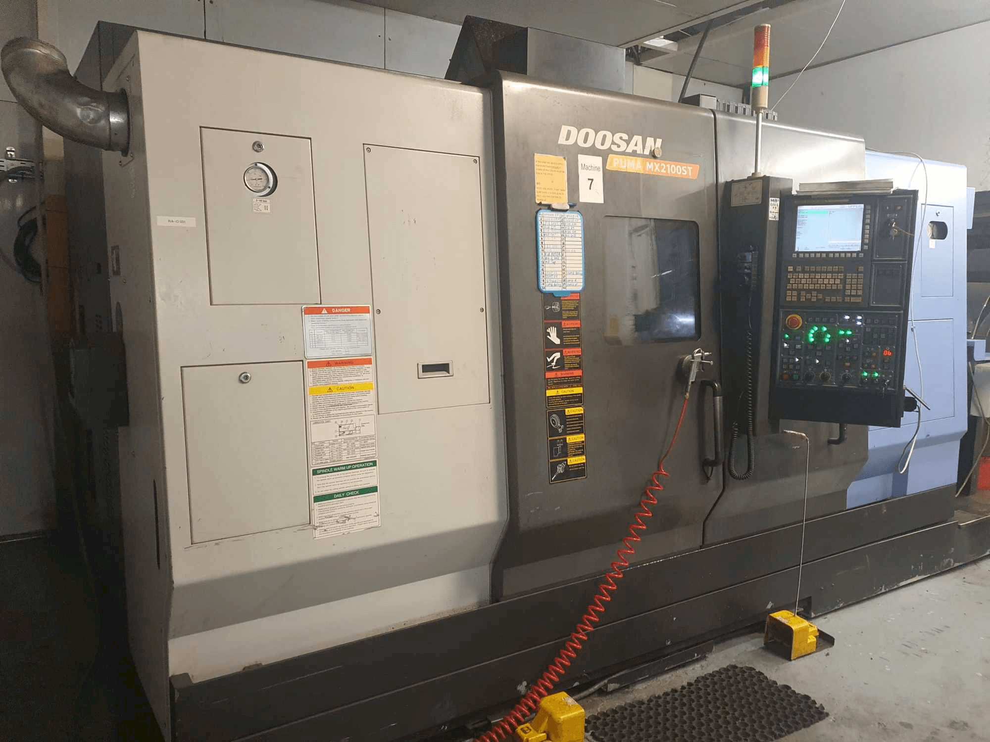 Doosan Puma MX2100ST Mašinos vaizdas iš priekio