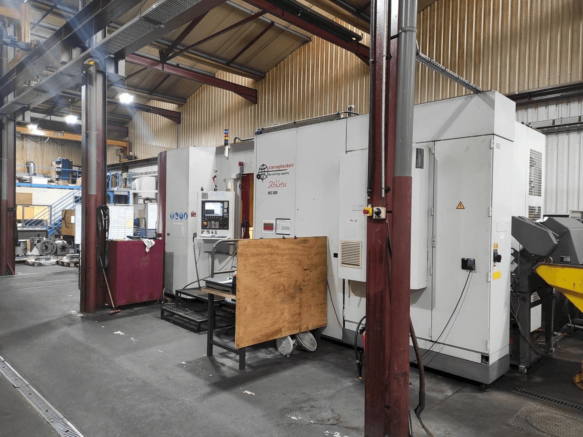 Starrag HEC 800 - 5 AXES Mašinos vaizdas iš priekio