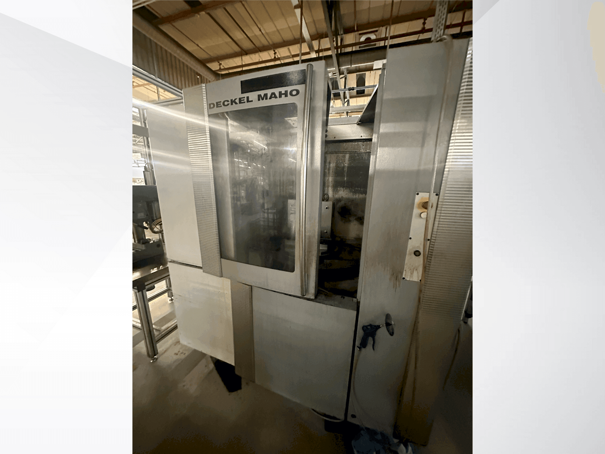 DECKEL MAHO DMC 50H Mašinos vaizdas iš priekio