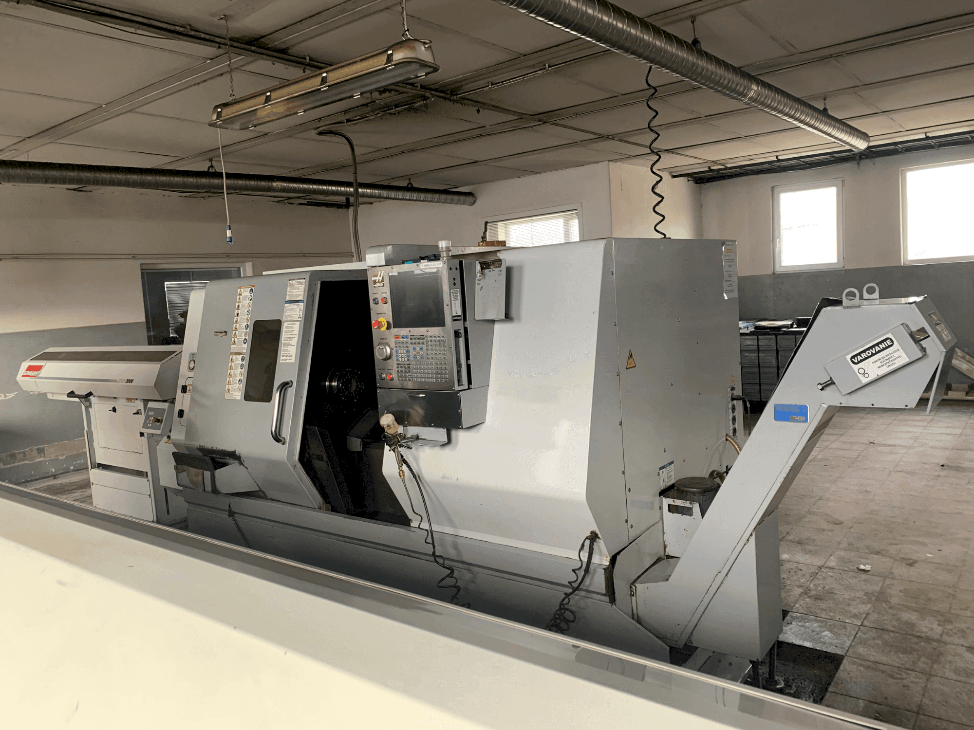 HAAS SL-30TBHE Mašinos vaizdas iš priekio