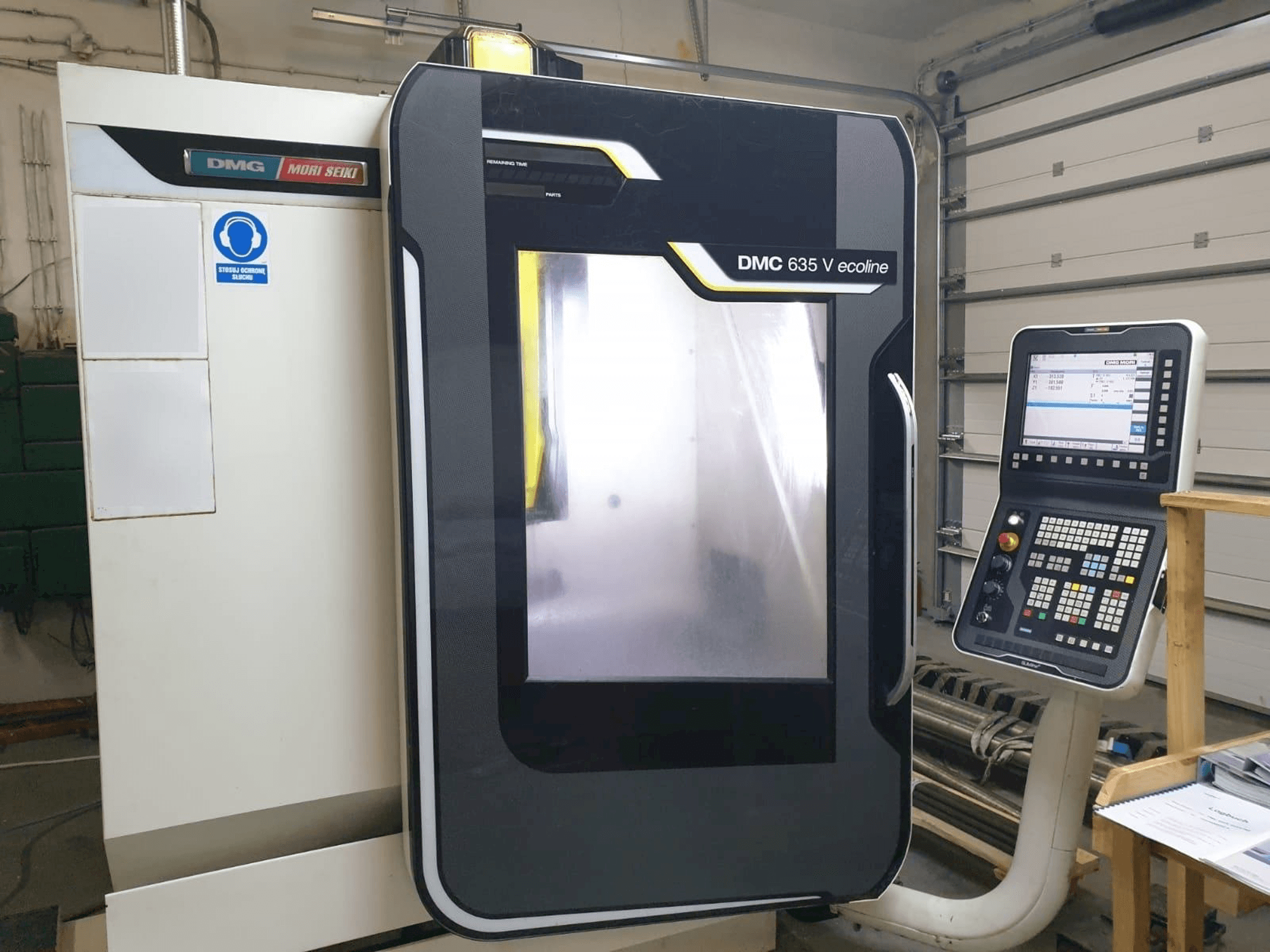 DMG DMC 635 V ecoline Mašinos vaizdas iš priekio