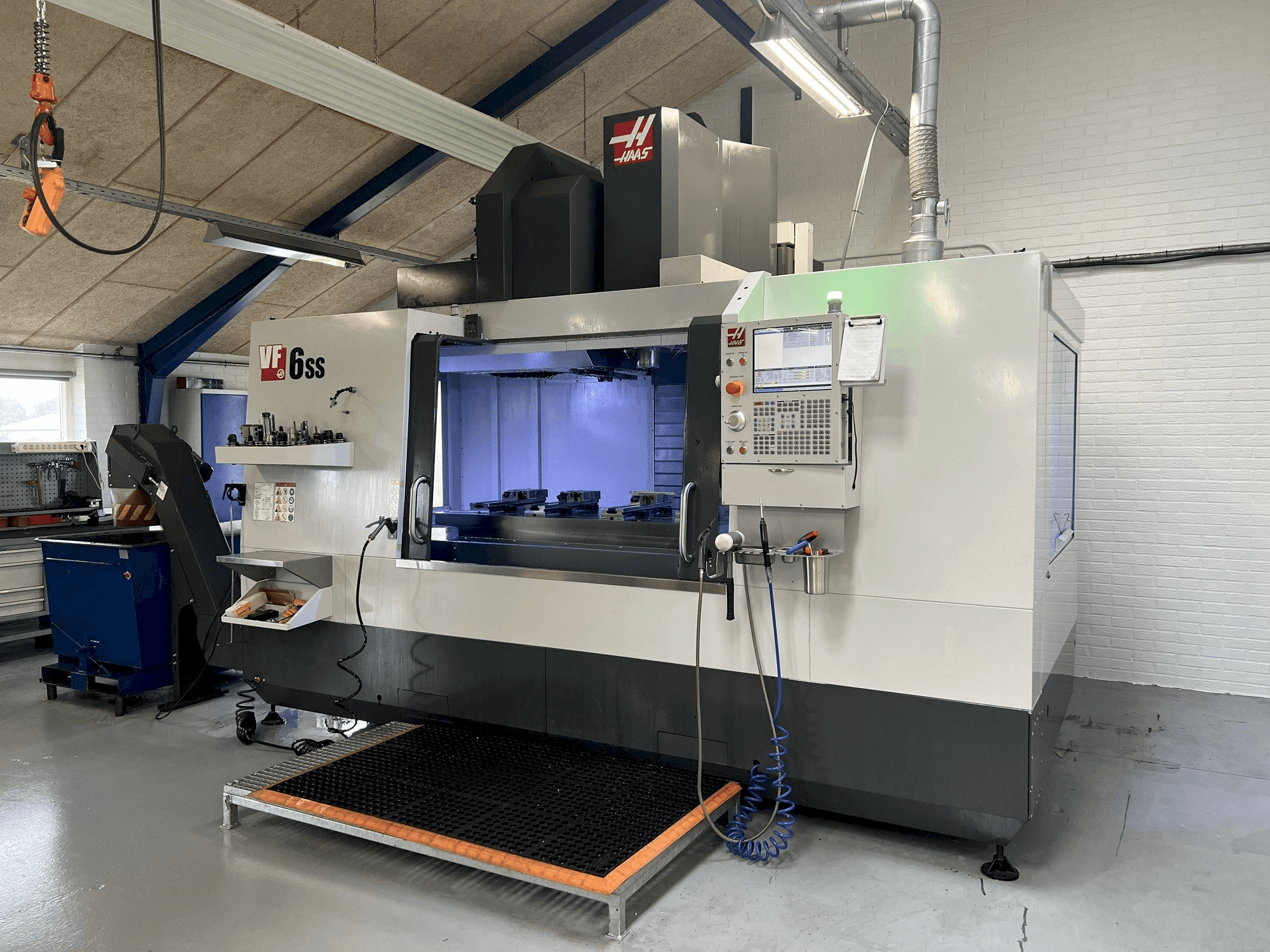 HAAS VF6-SS Mašinos vaizdas iš priekio