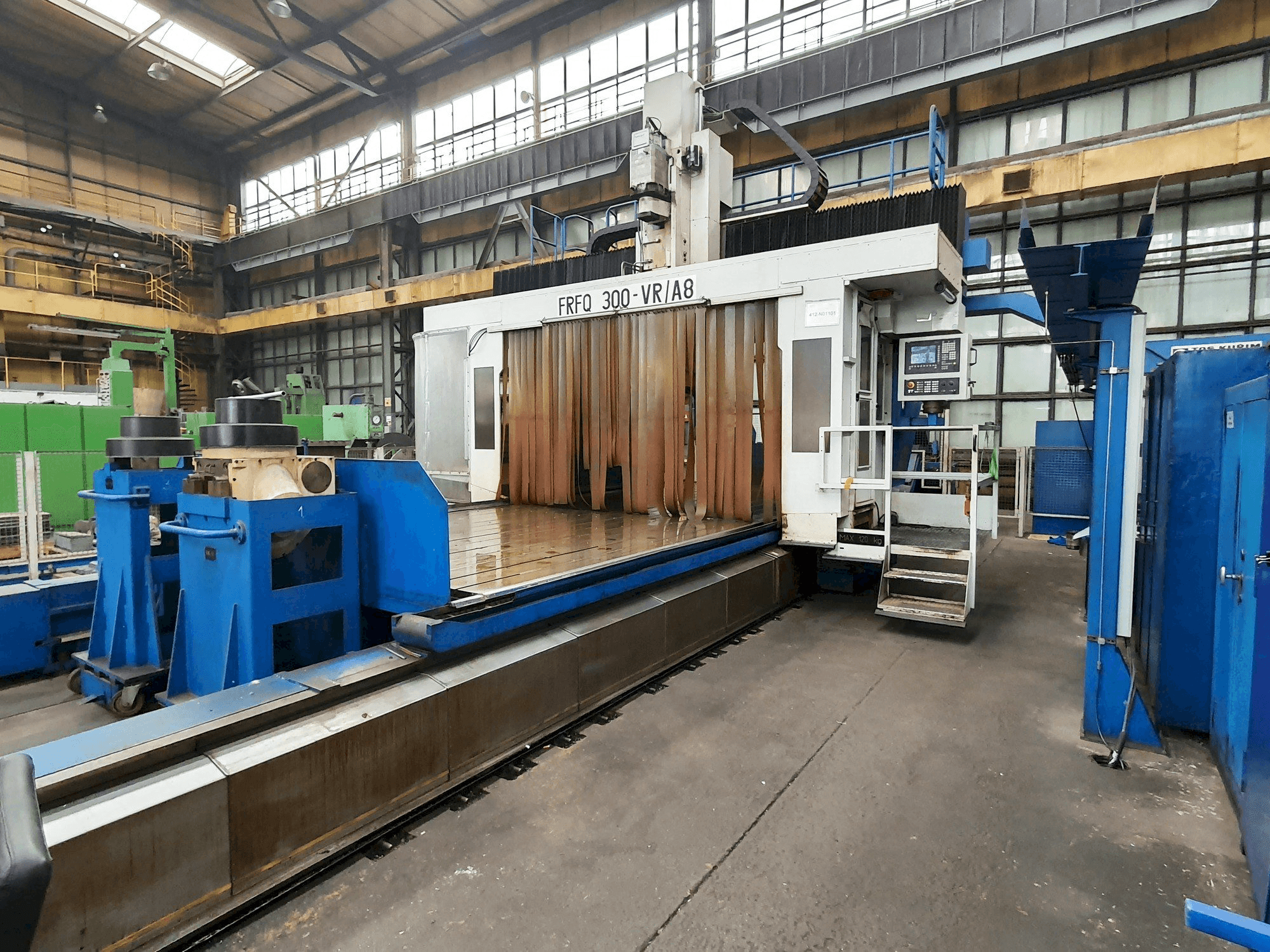 Tos KURZIM FRFQ 300-VK/A8 CNC Mašinos vaizdas iš priekio
