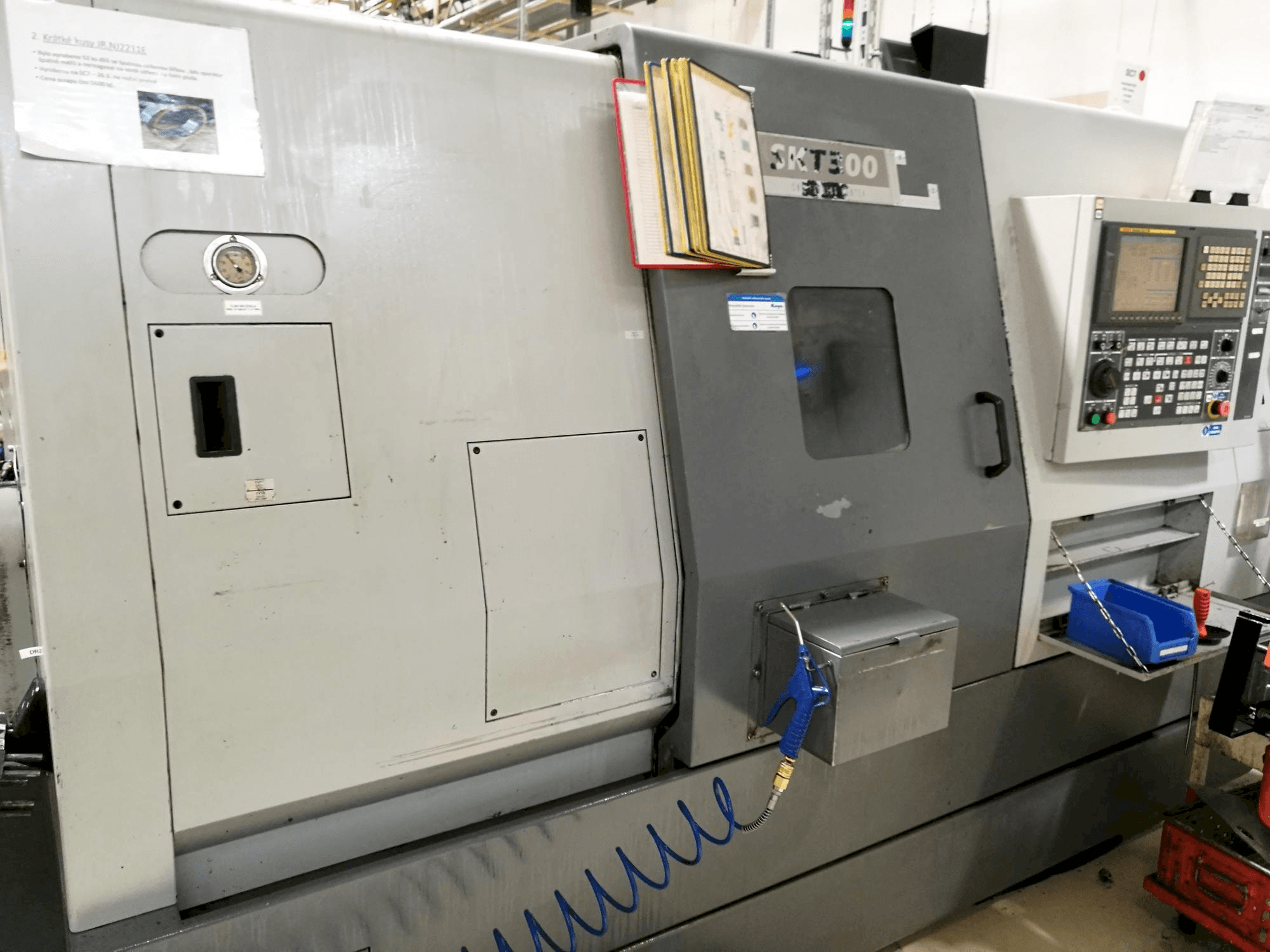 Hyundai Kia SKT 300 Mašinos vaizdas iš priekio