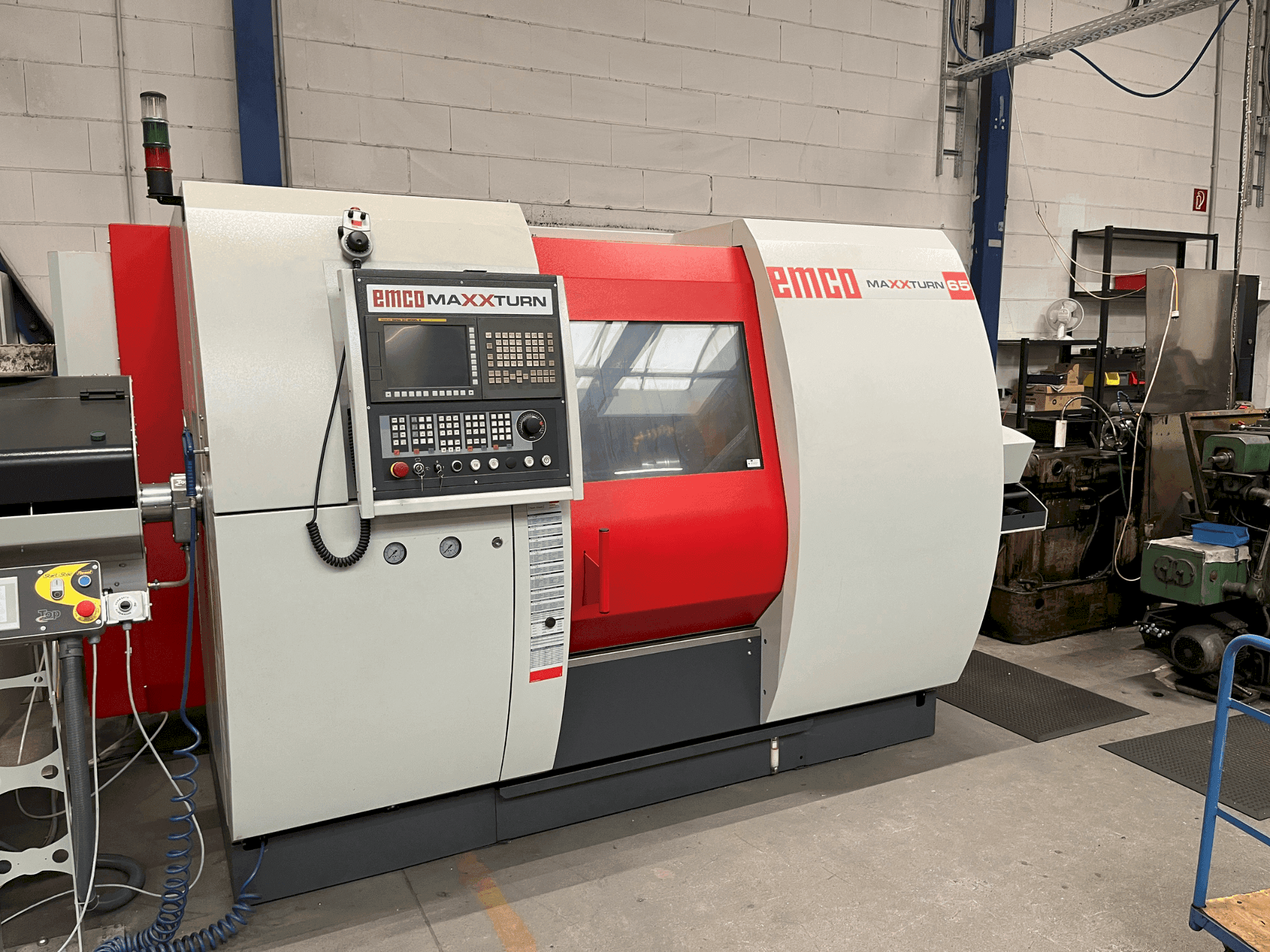 EMCO MaxxTurn 65 SMY Mašinos vaizdas iš priekio