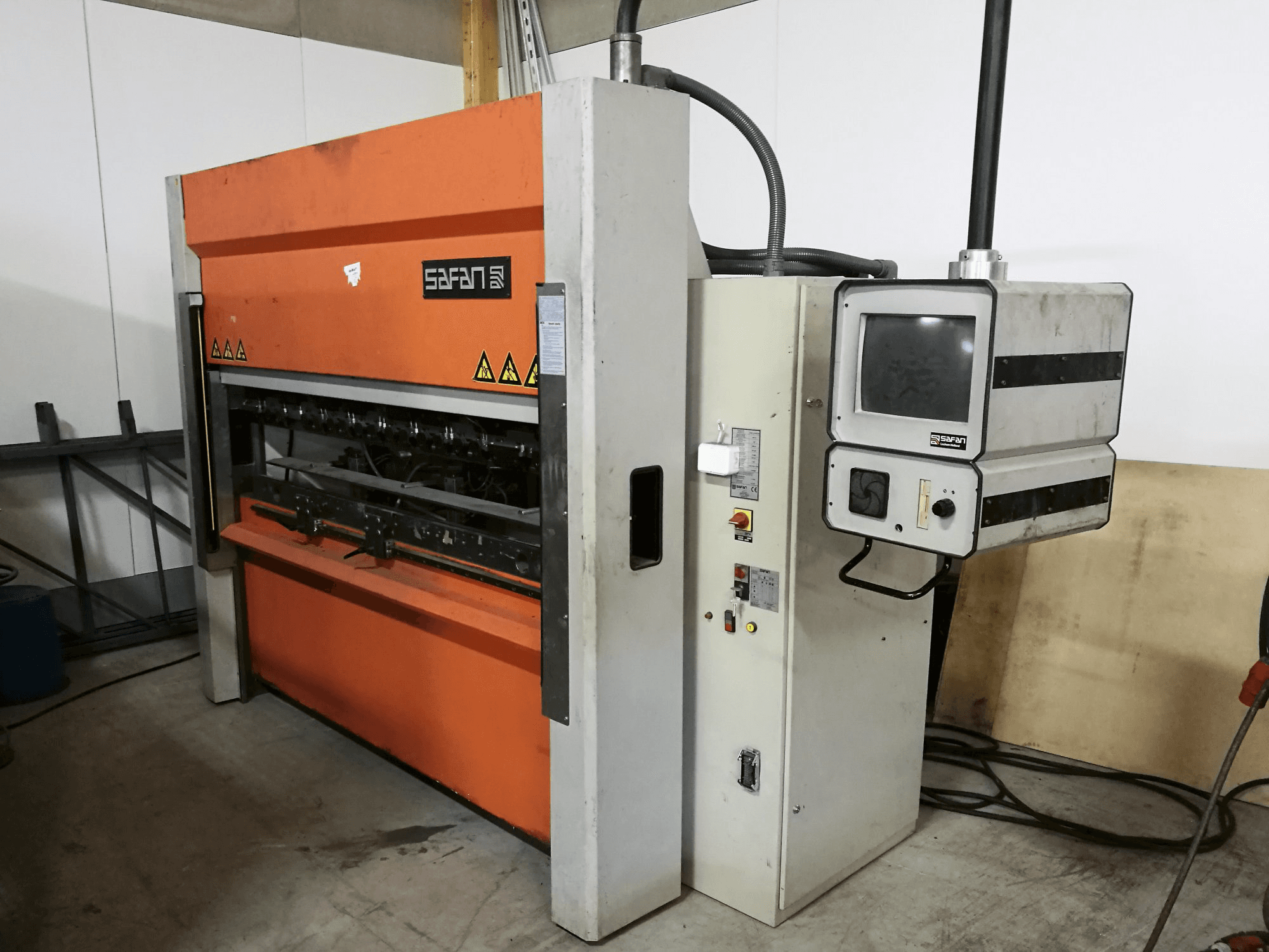 Safan SMK-L 40-2550 TS1 Mašinos dešinės pusės vaizdas