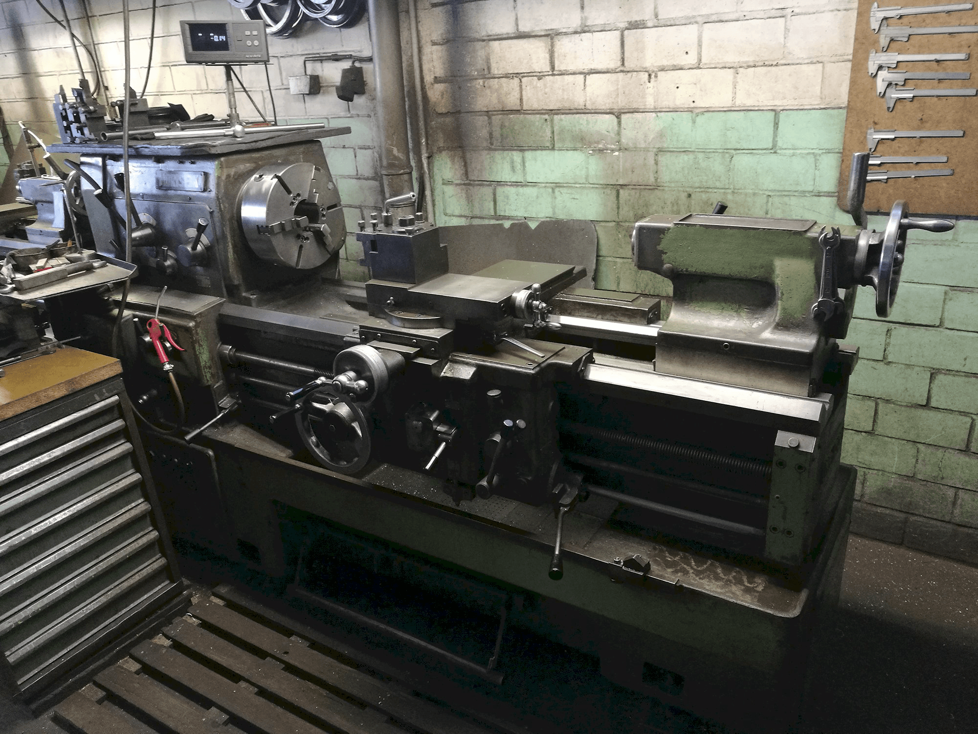 MORI SEIKI MR 1000 Mašinos dešinės pusės vaizdas