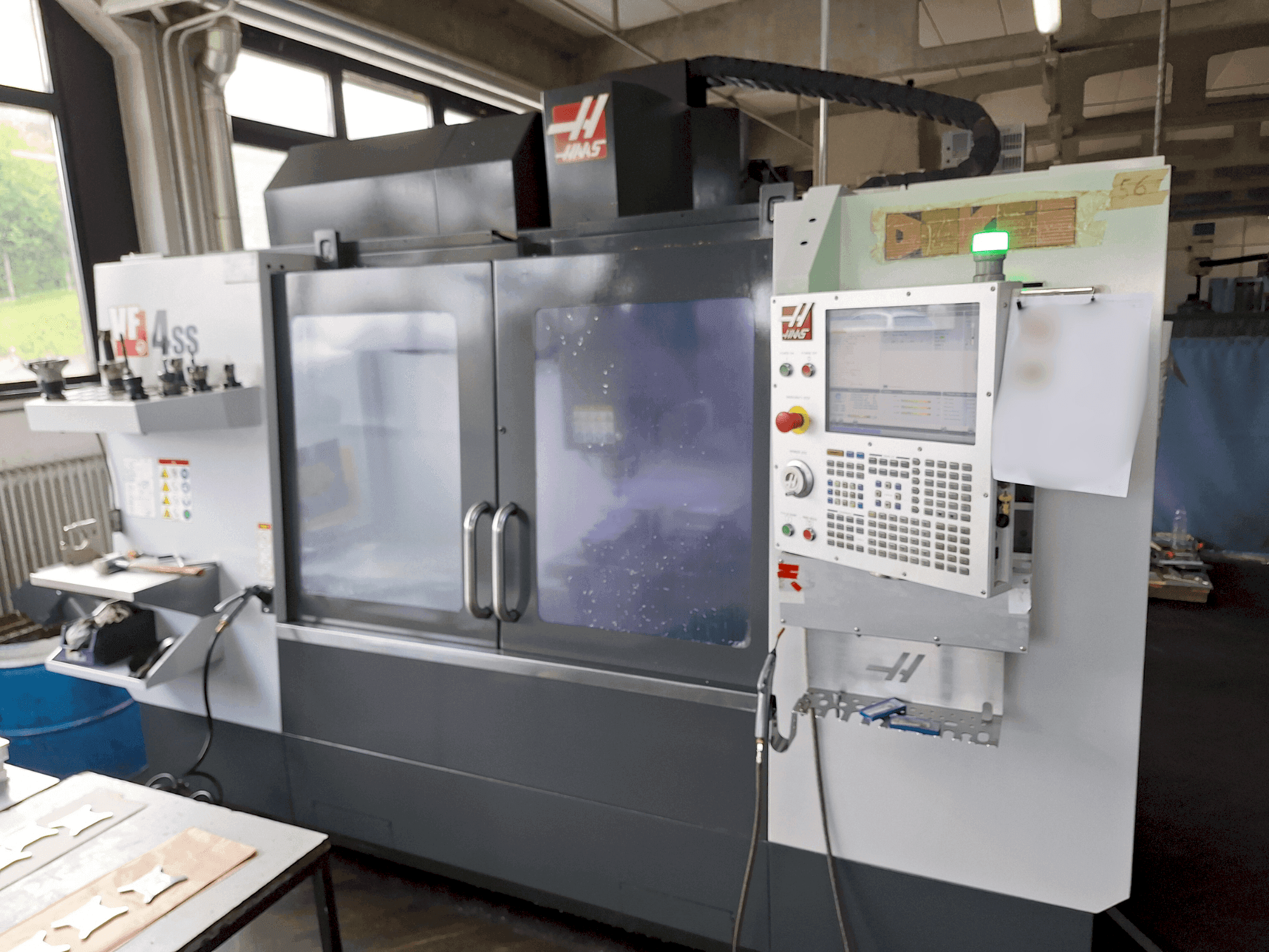 HAAS VF-4SS Mašinos vaizdas iš priekio