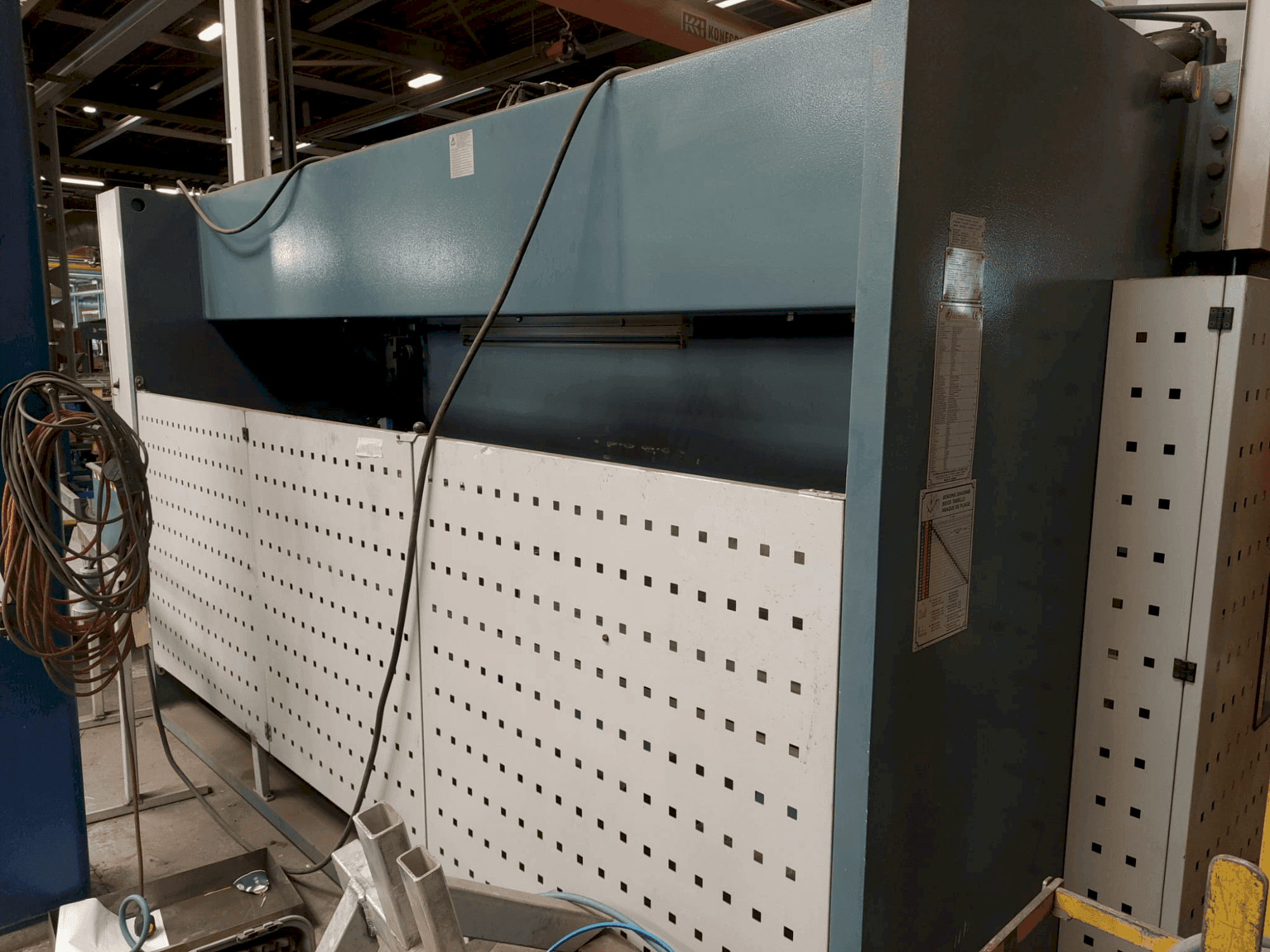 Durma E 40160 Mašinos vaizdas iš priekio