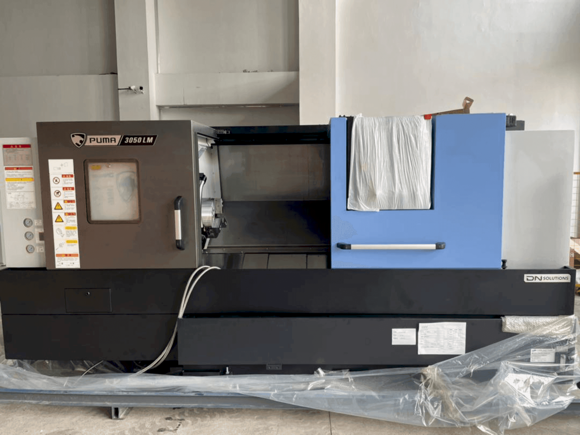 DOOSAN PUMA 3050 LM Mašinos vaizdas iš priekio