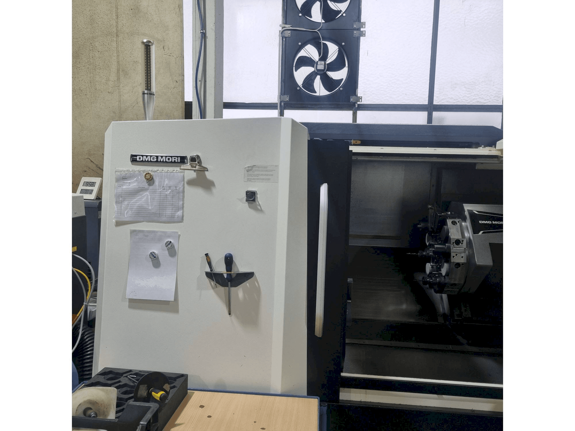 DMG MORI CLX 450 V4 Mašinos vaizdas iš priekio