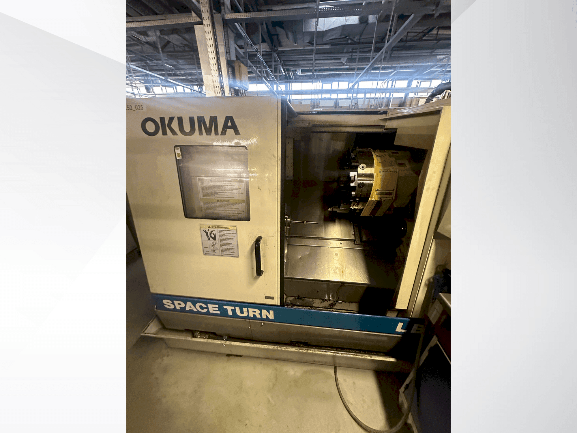 Okuma LB 300 Mašinos vaizdas iš priekio